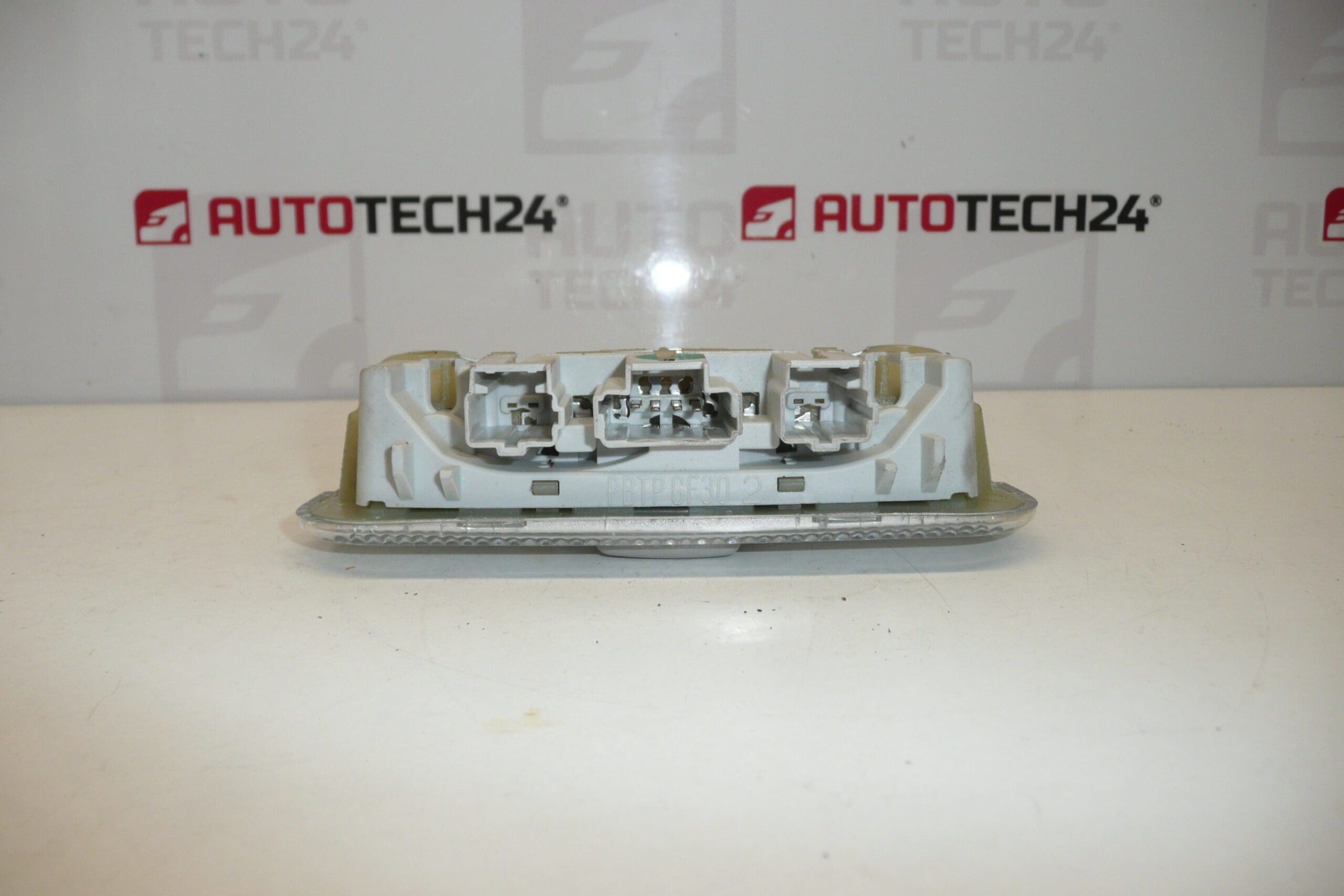 Iluminare interioară Citroën Peugeot 6362N4