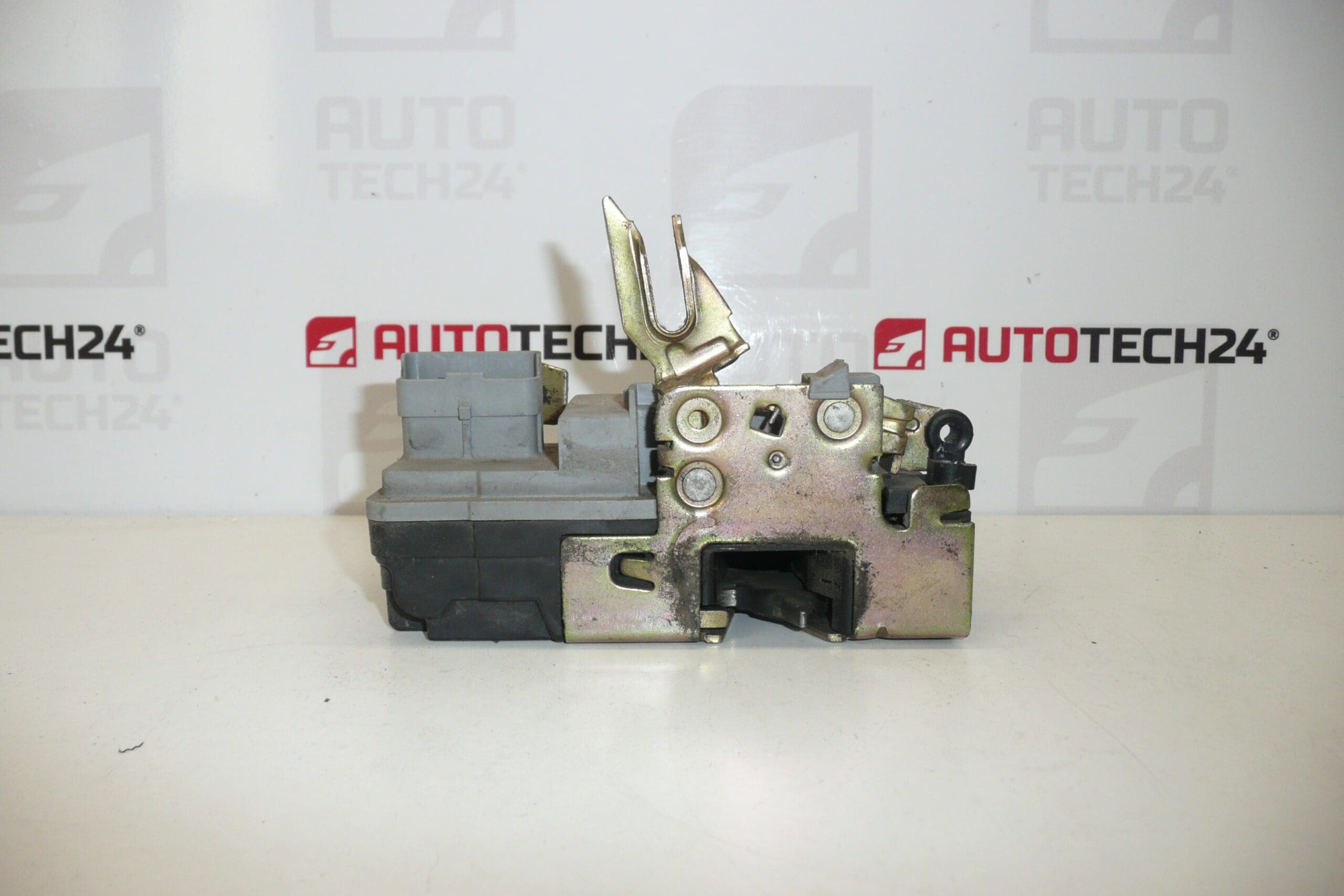 Citroën Xsara inchidere portiera fata stanga 9135H4