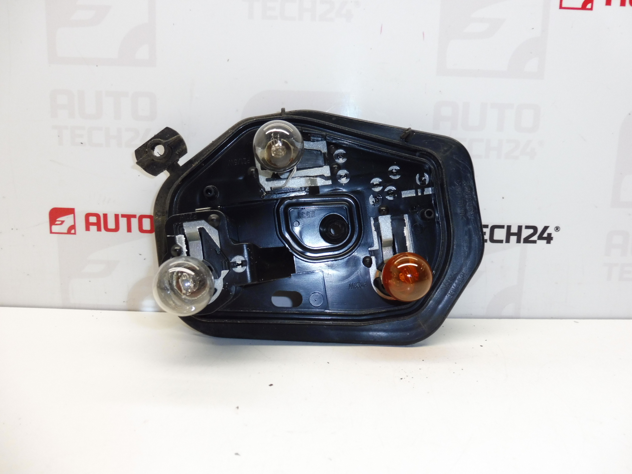 Soclu lampă spate stânga cu cablaj Peugeot 206 până la 6/2003 6350P1