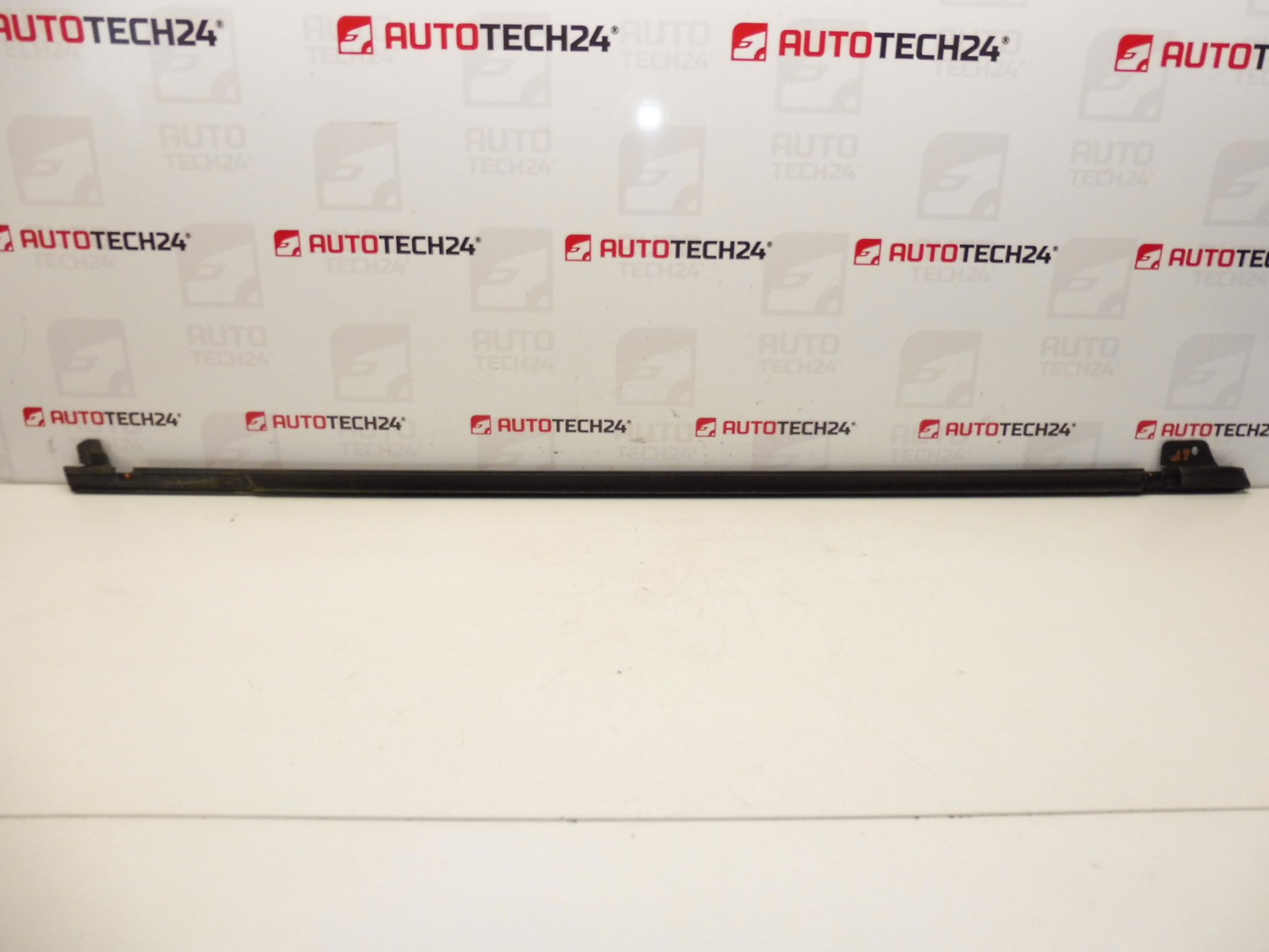 Banda CROMATA pentru usa fata stanga Citroen C4 Picasso 9334P7