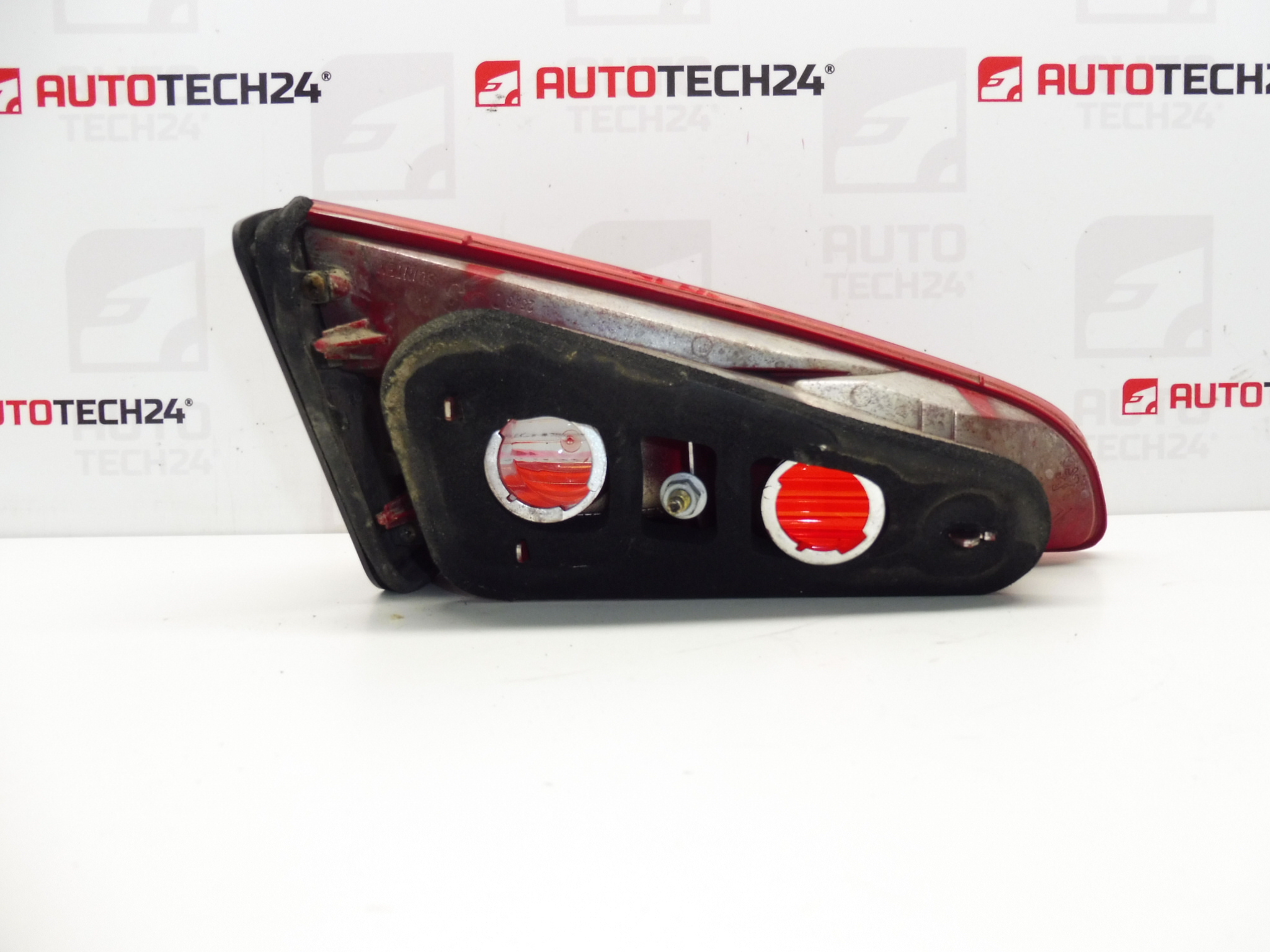 Lampa dreapta spate pentru capac Peugeot 607 6351N2