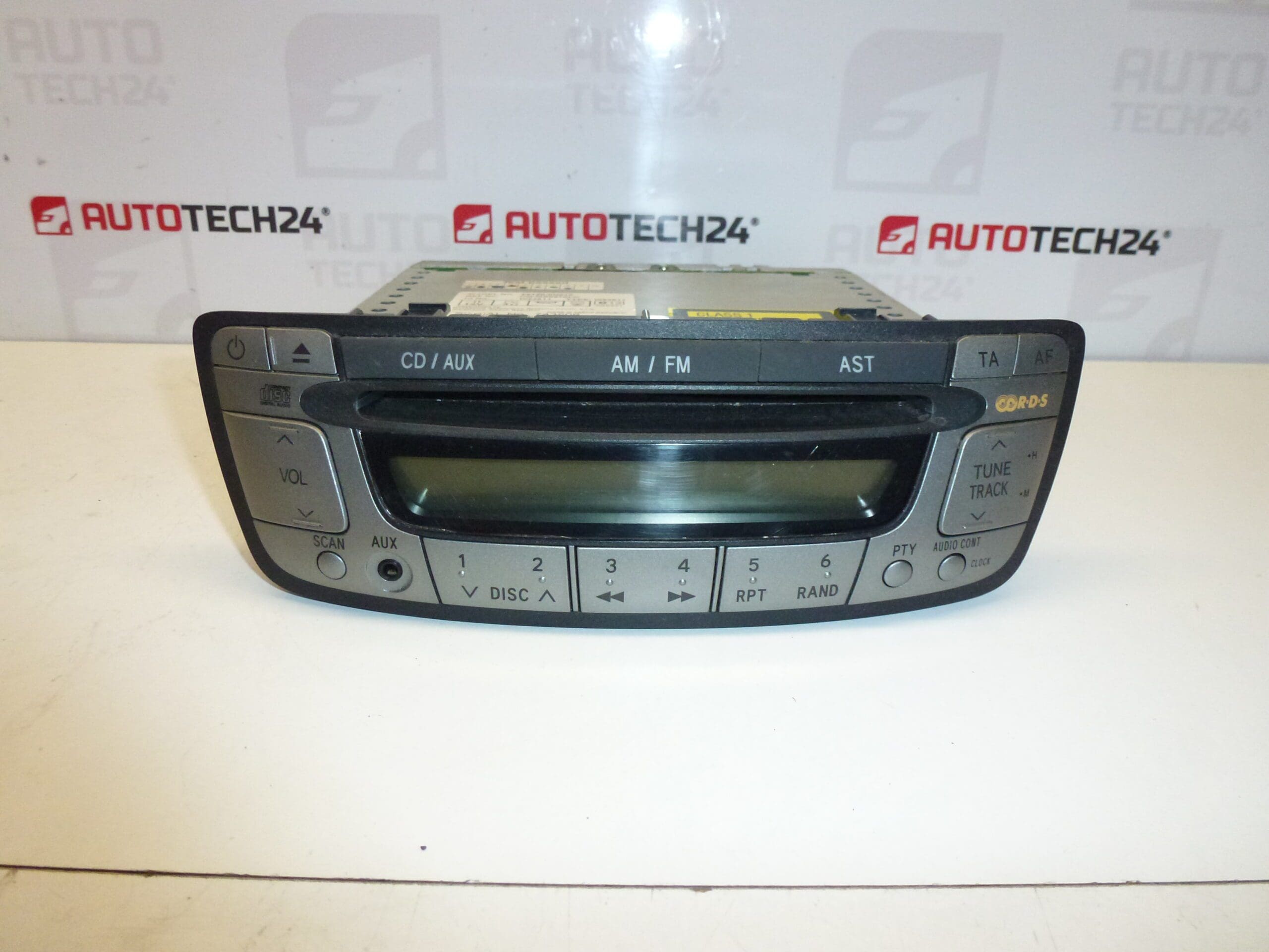 Radio auto cu CD Citroën C1 Peugeot 107 86120-0H010 6564K6