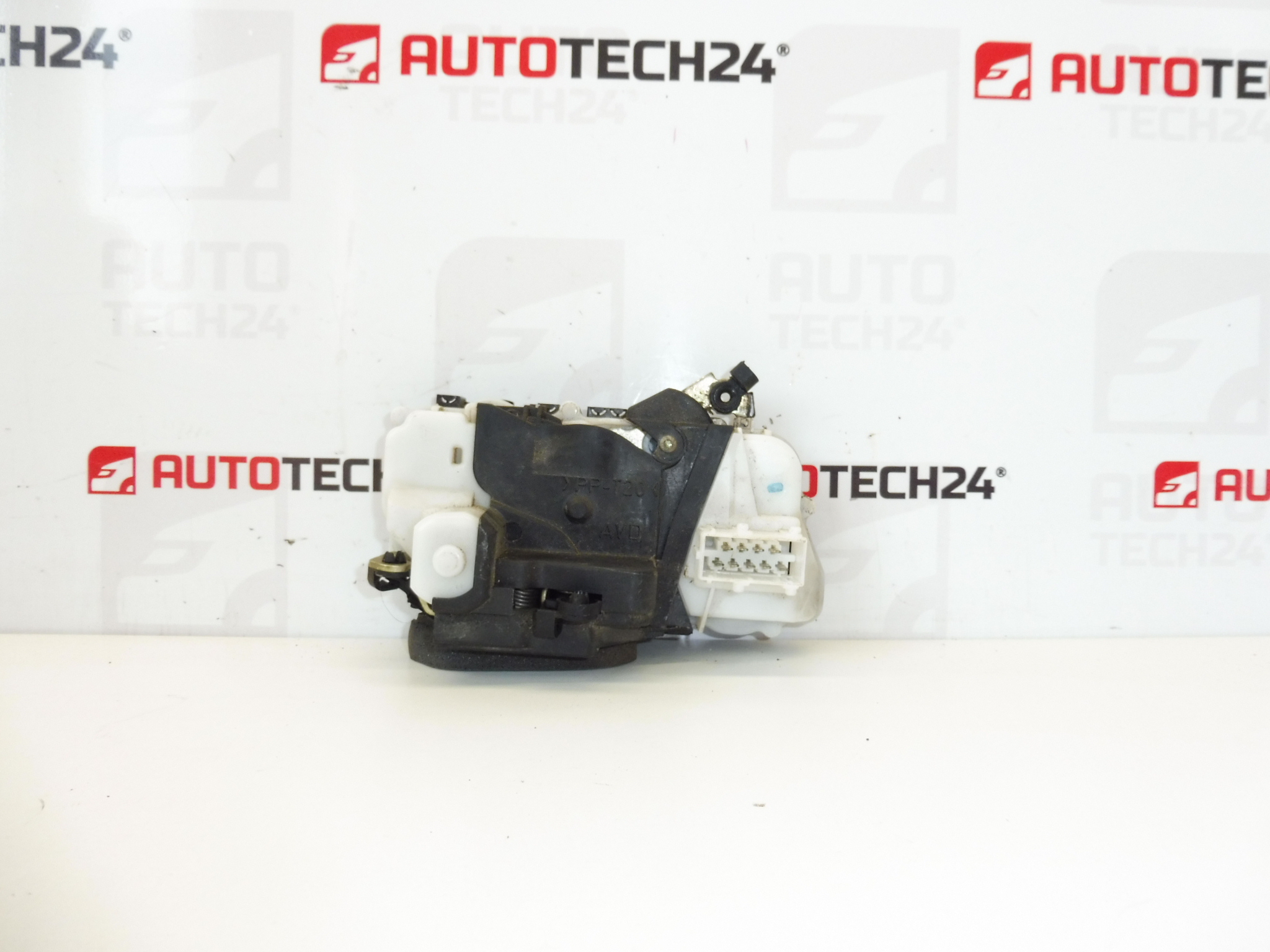 Inchidere portiera fata dreapta Peugeot 607 9136H3