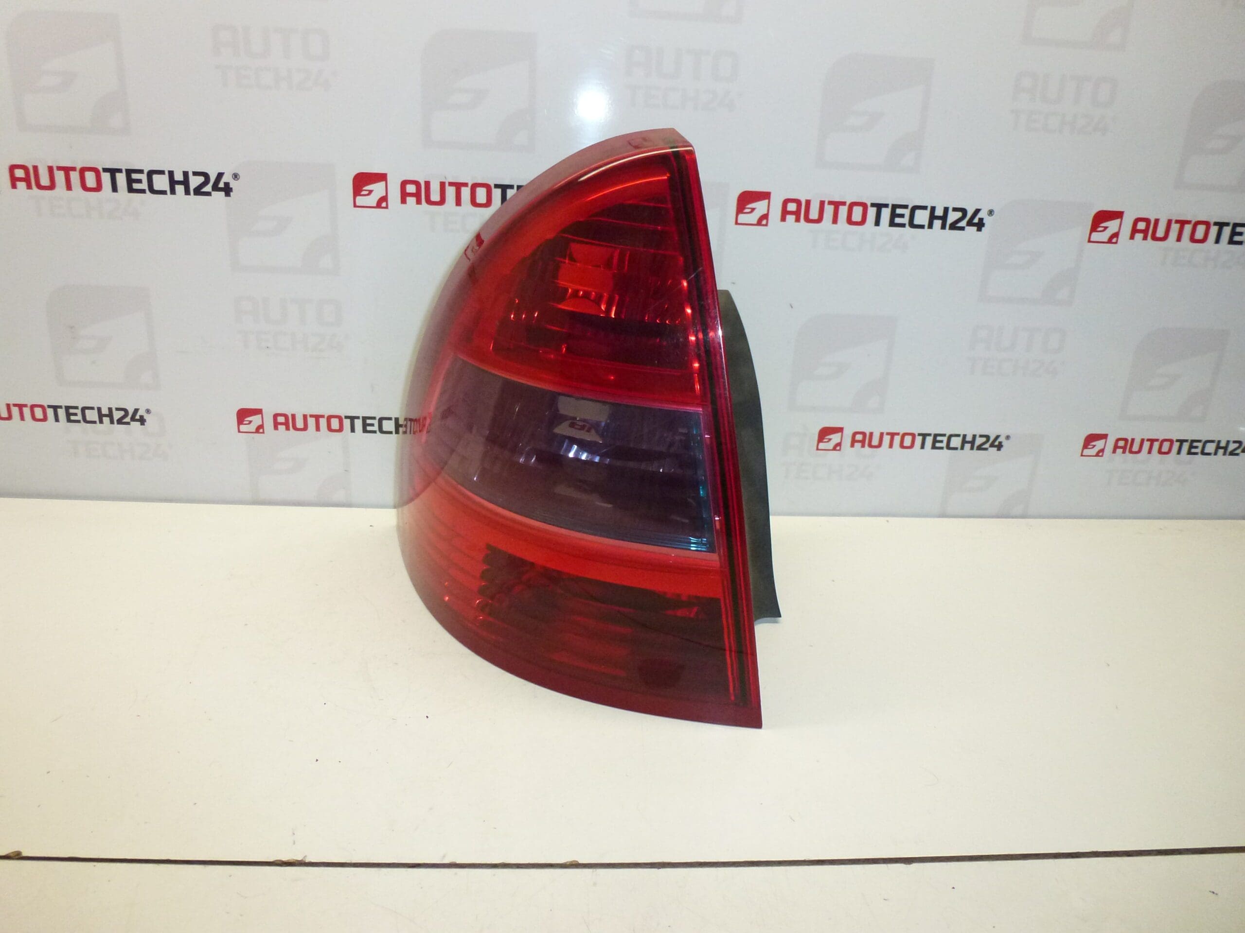 Lampa spate stanga exterior Citroën C5 II 89032697 6350V3