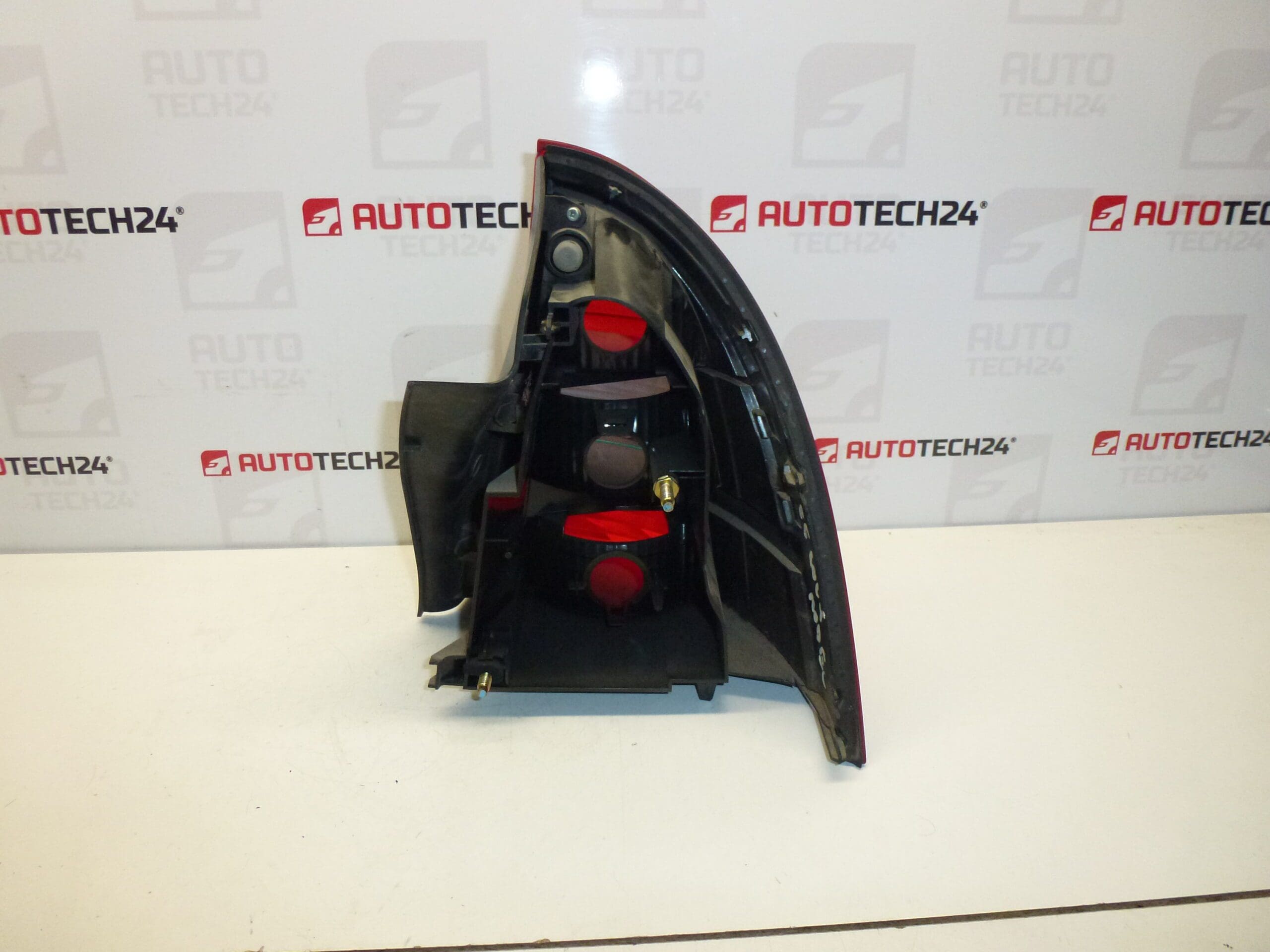 Lampa spate stanga exterior Citroën C5 II 89032697 6350V3