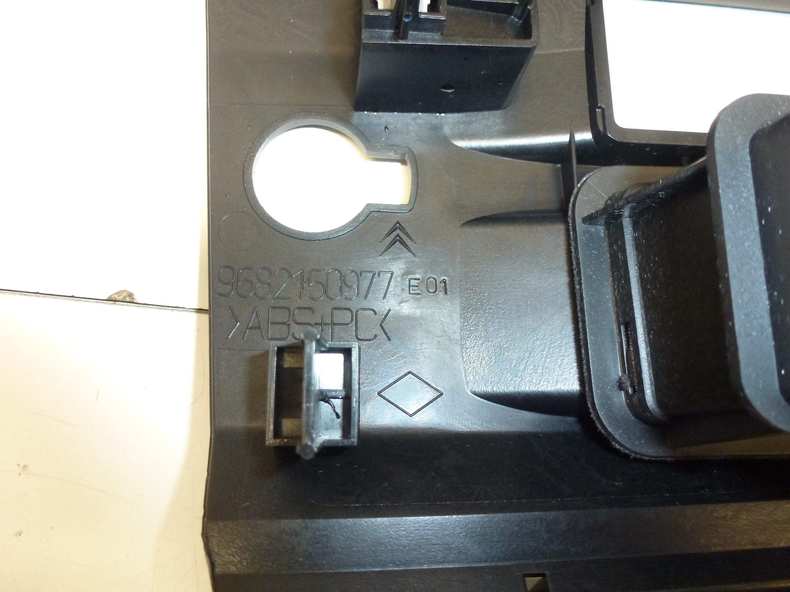 Cadru central Citroën C4 9682150977 8212YA