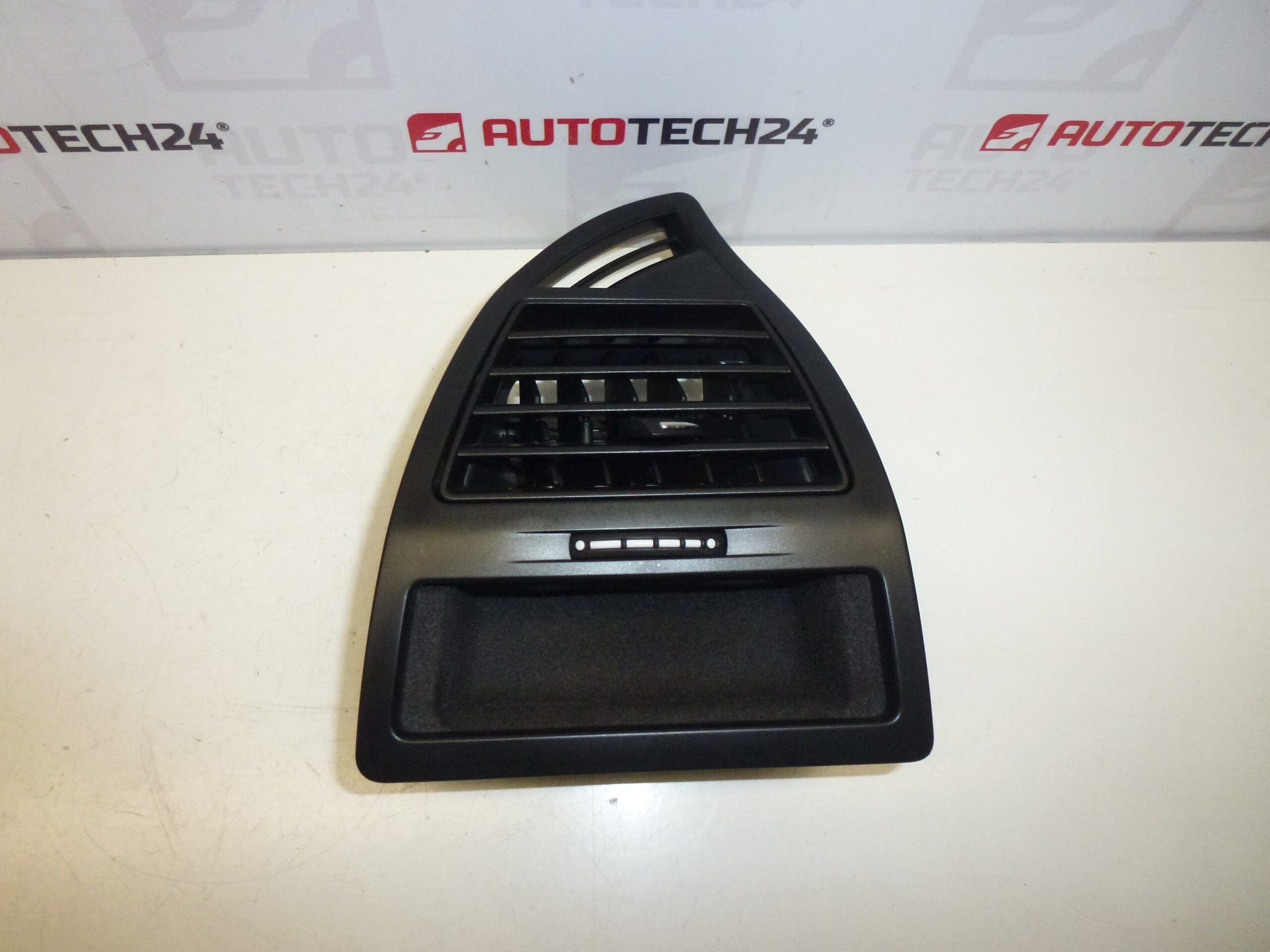 Orificiu aerisire dreapta Citroën C4 9649598677 9649598977