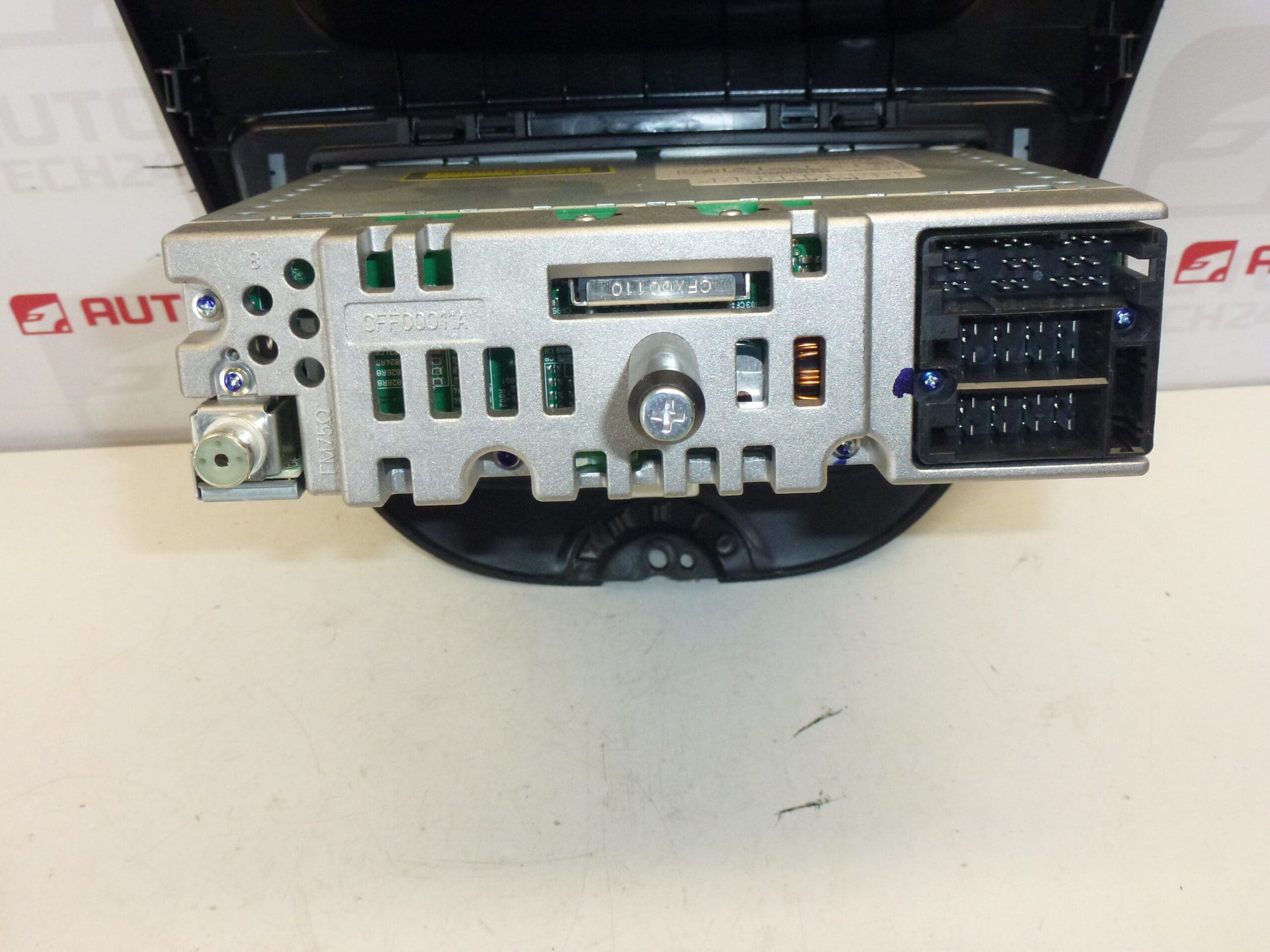 Radio auto CLARION cu CD Citroën C1 Peugeot 107