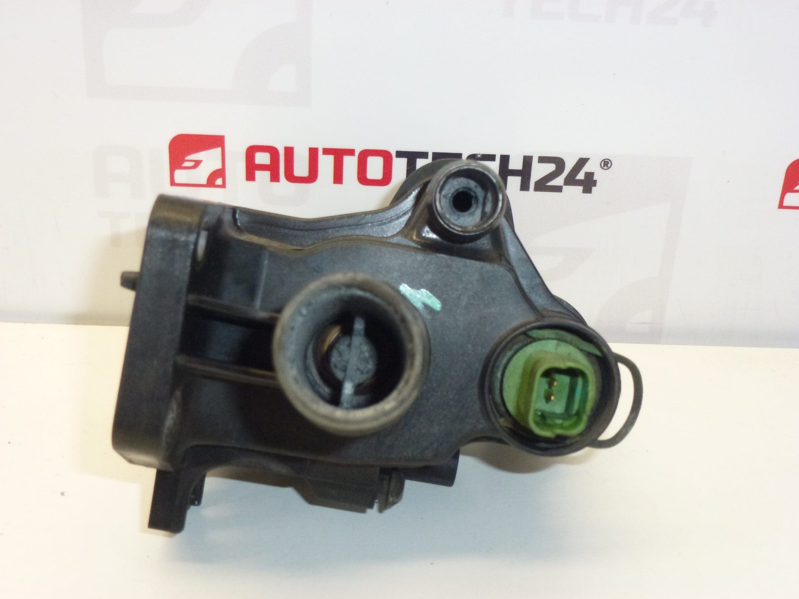 Carcasa termostat Citroën Peugeot 1.6 HDI 9647767180 1336X2