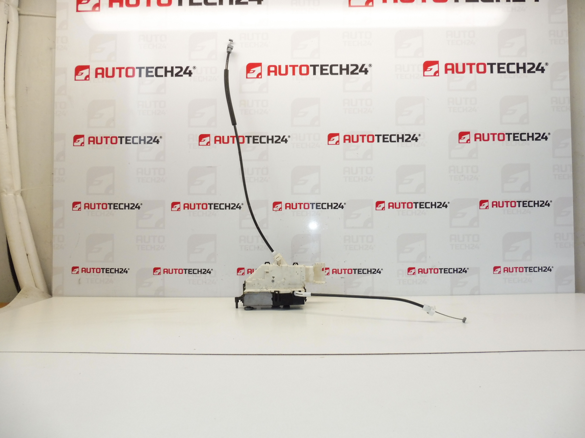 Inchidere portiera dreapta Peugeot 407 9683417780 9136FE