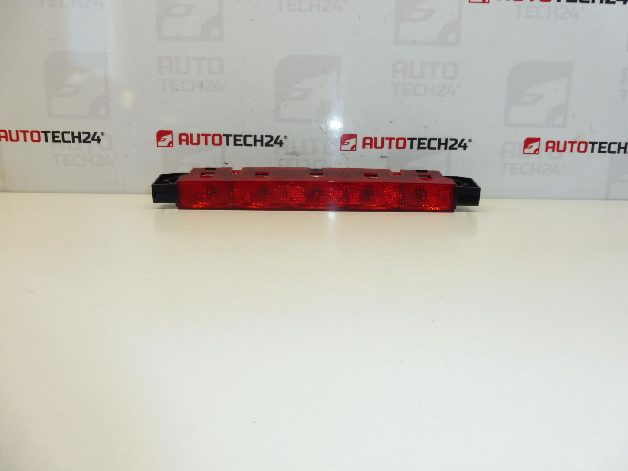 A treia lumină de frână Peugeot 407 sedan 6351S9