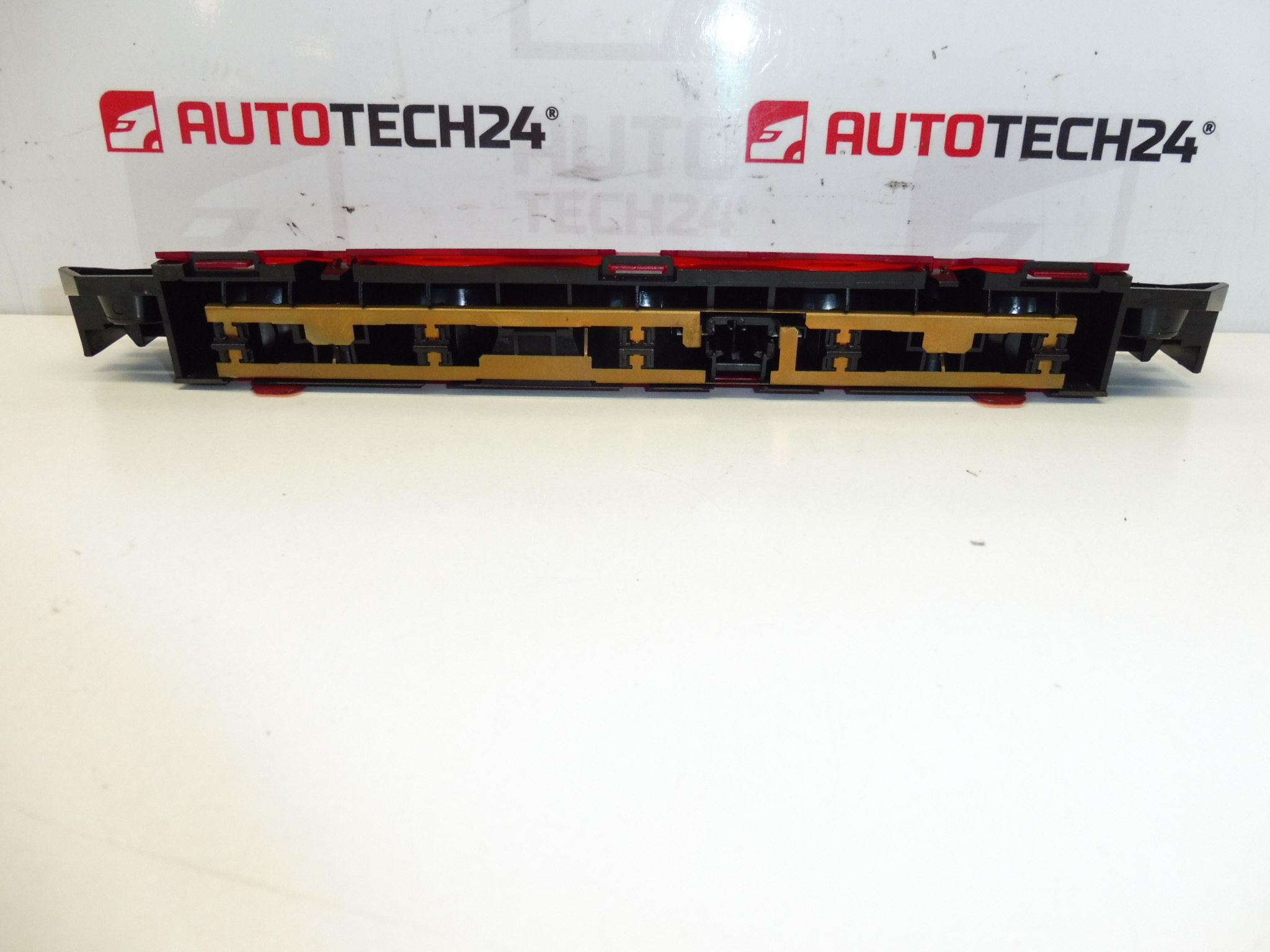 A treia lumină de frână Peugeot 407 sedan 6351S9