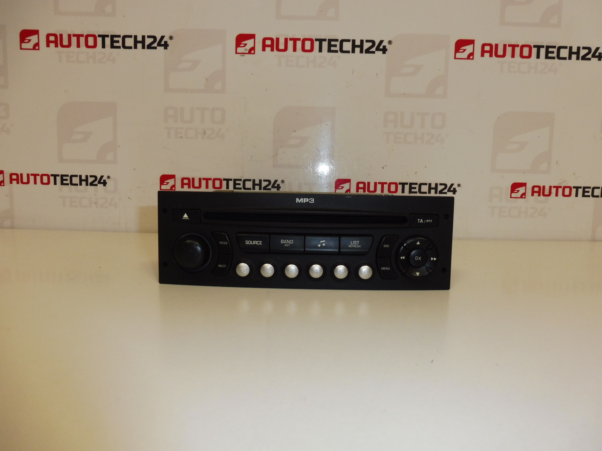 Radio auto cu CD MP3 RD4 Citroën Peugeot 96646223XT