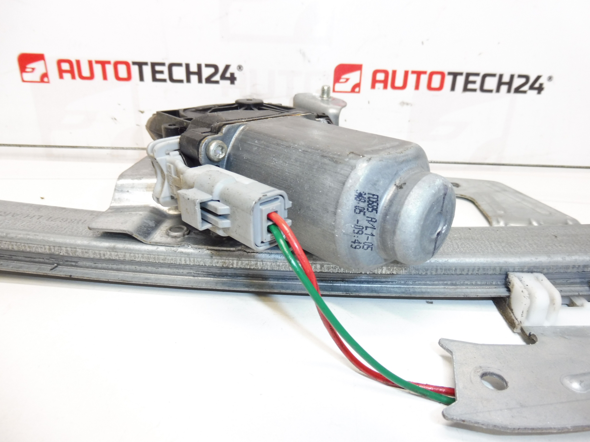 Citroën C1 Peugeot 107 Geam fata stanga Descarca 9221T8