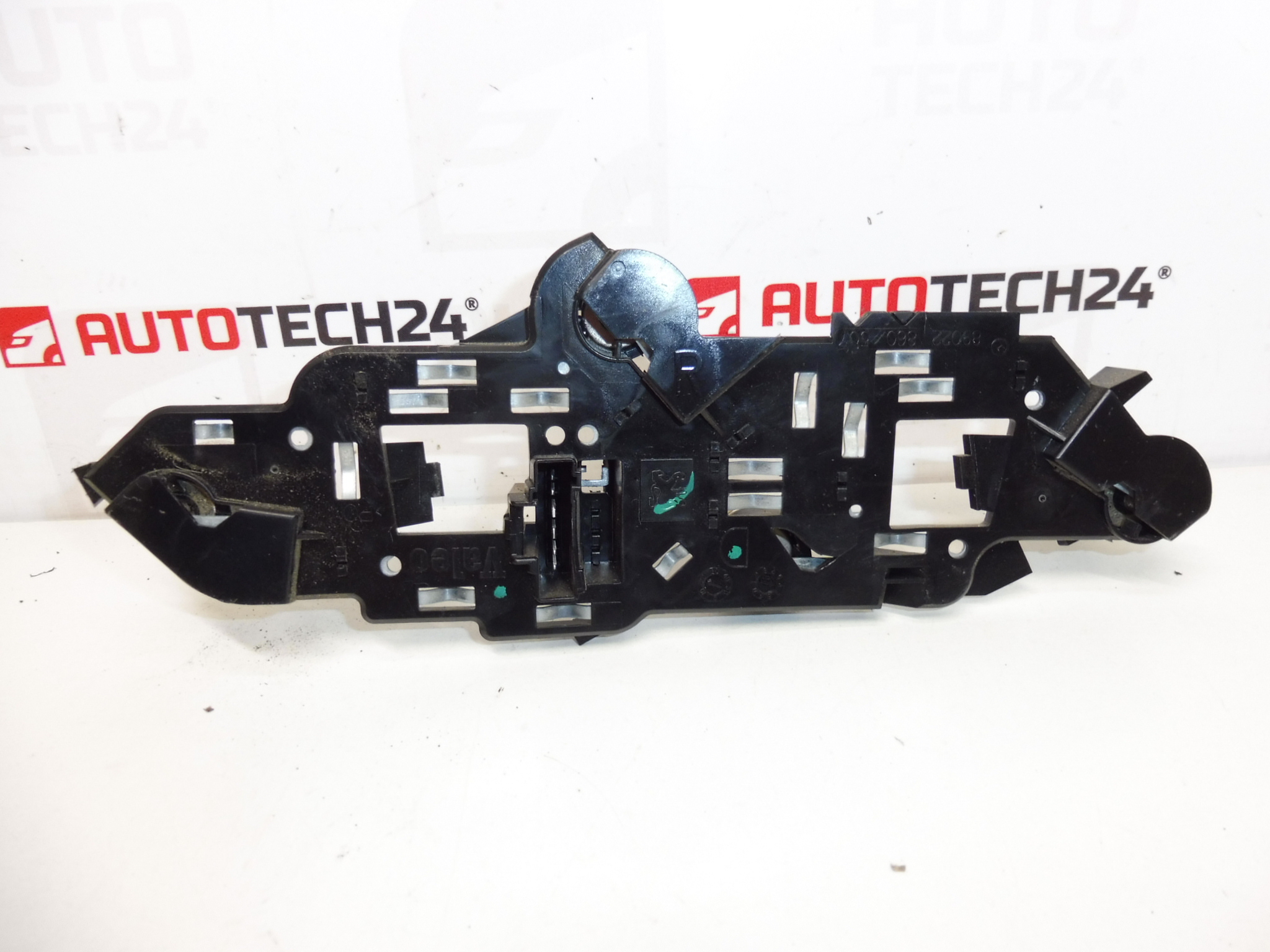 Soclu pentru lampă dreapta spate cu o bucată de cablaj Peugeot 307 6351P3
