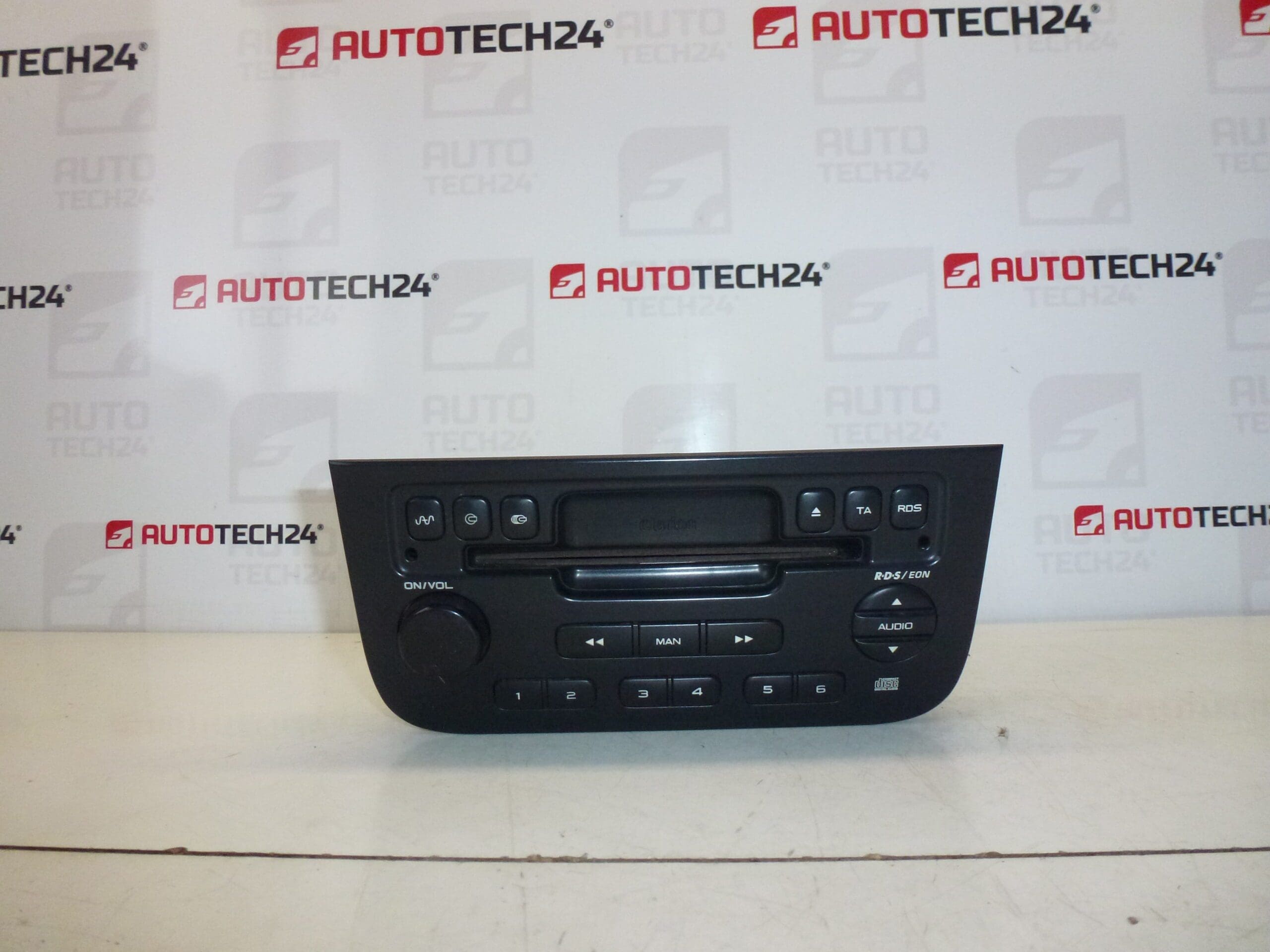 Radio auto cu CD Peugeot 406 96466561ZL 6564TH