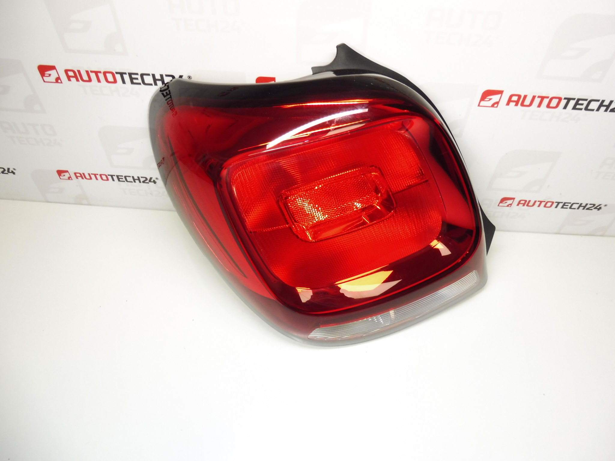 Lampa spate stanga Citroën C1 II 81560-0H152 B001031980