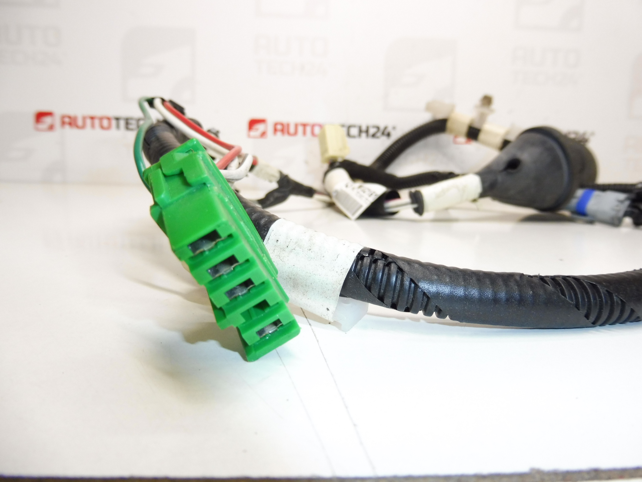 Cablaj ușă dreapta Citroën Peugeot 6559P1 821510H030H