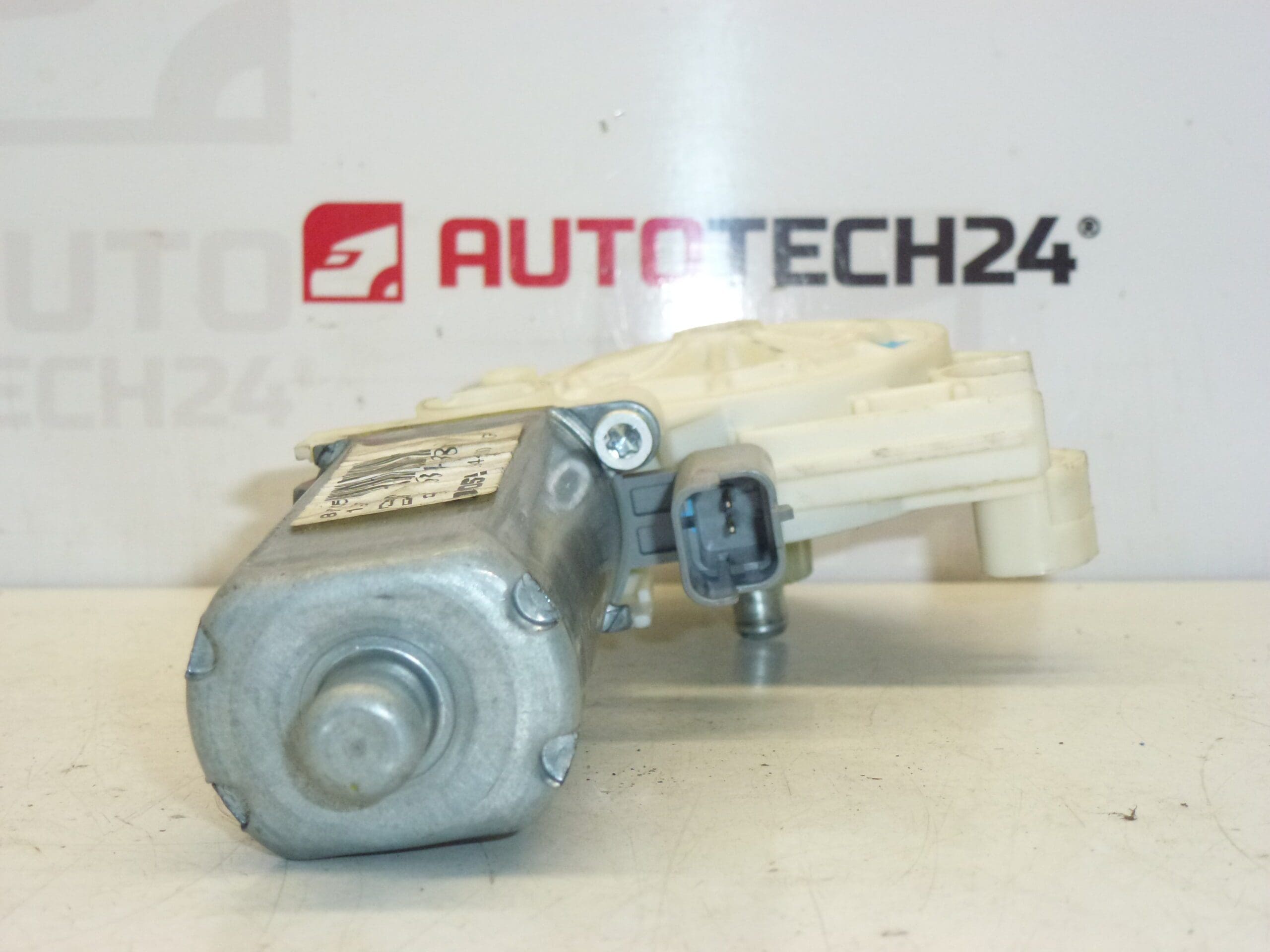 Peugeot 307 Motor de bobinat geam fata stanga 9634457380 9221K6