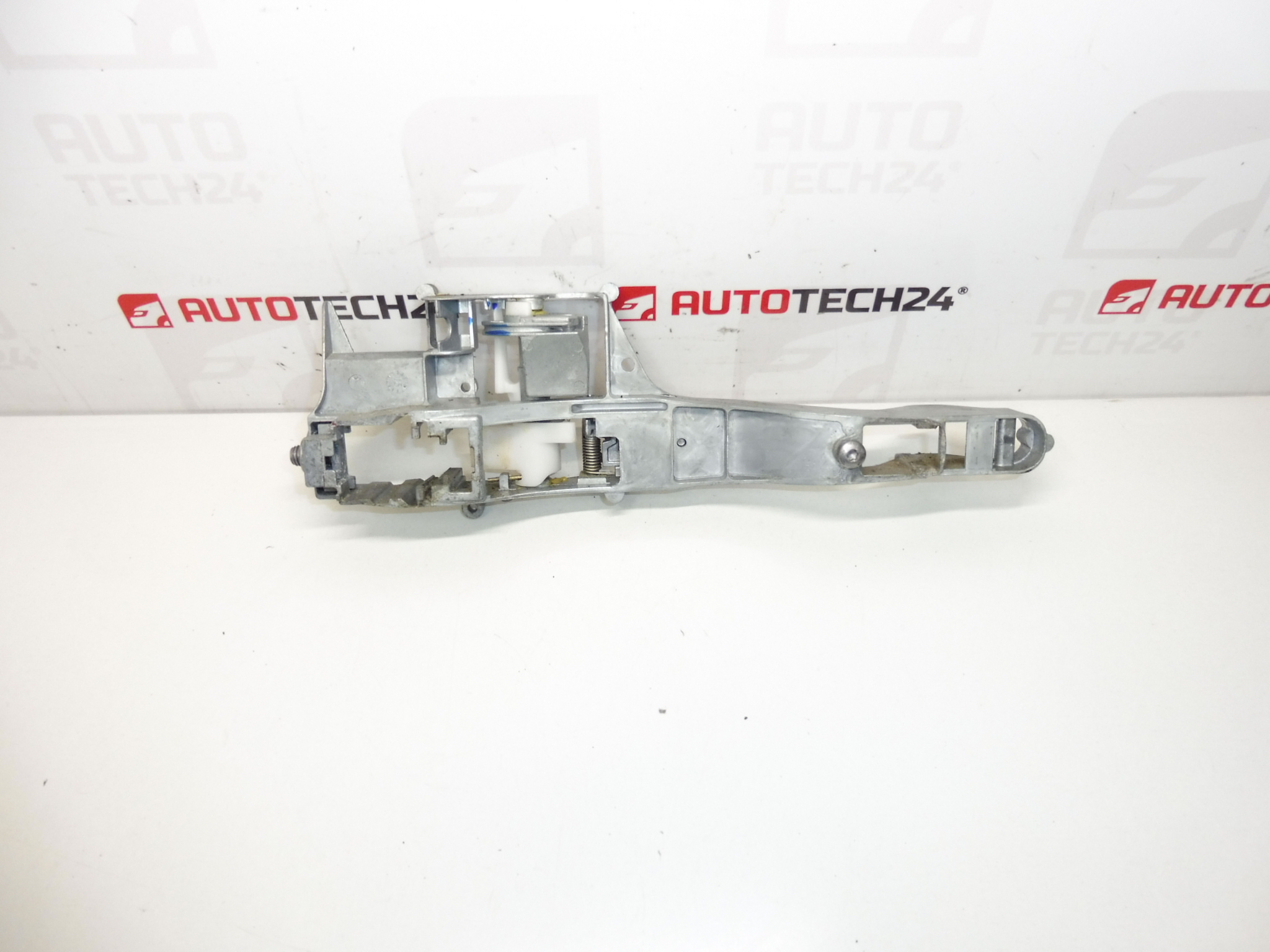 Fixare mâner portiere față dreapta Citroën C3 Picasso 910959