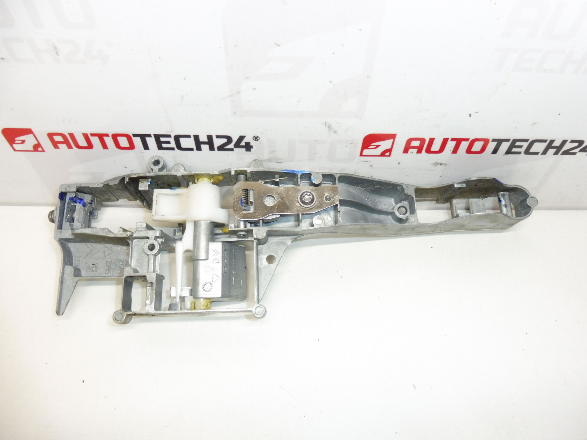Fixare mâner portiere față dreapta Citroën C3 Picasso 910959