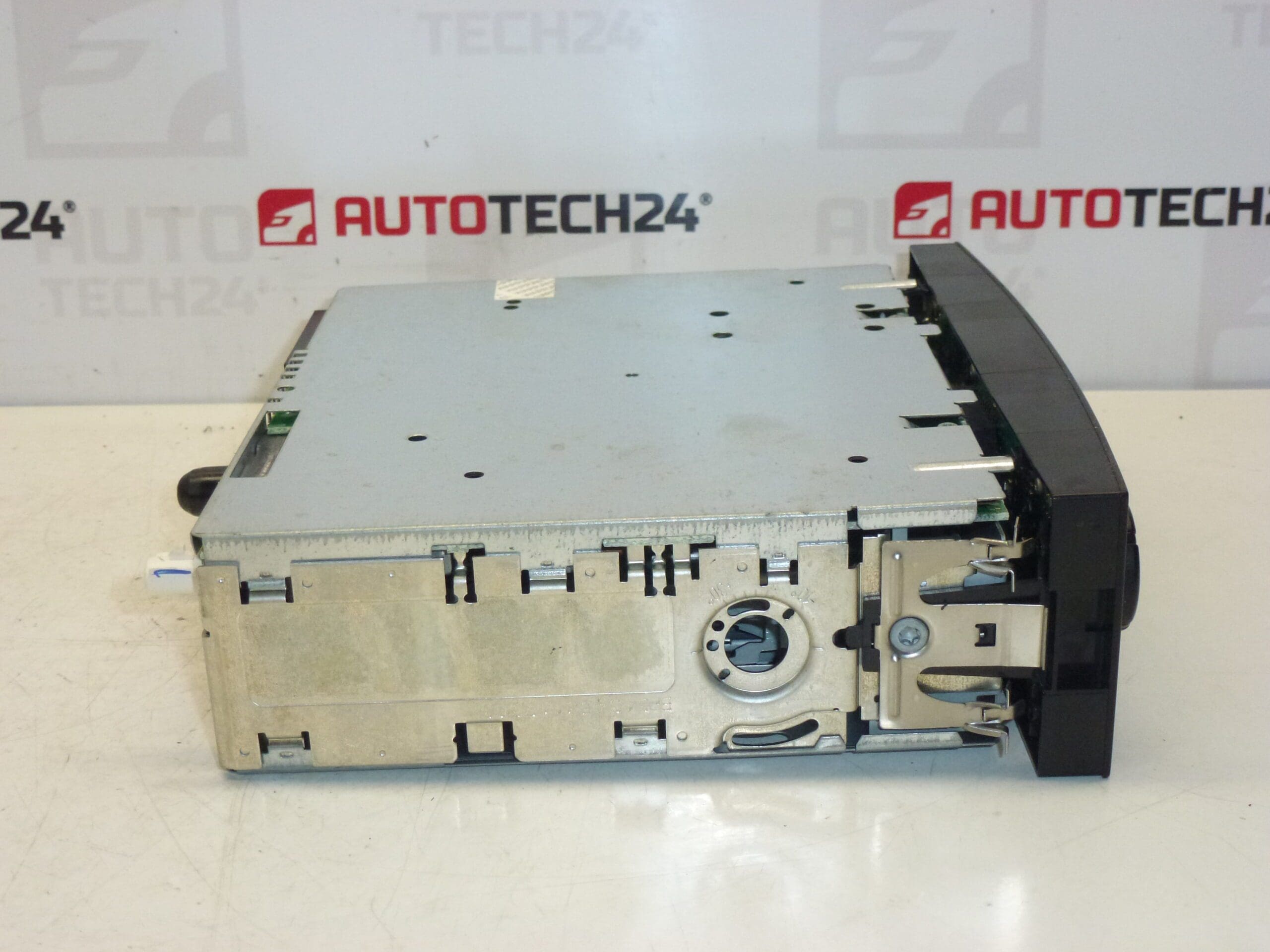 Citroën Peugeot 9647521077 CD radio