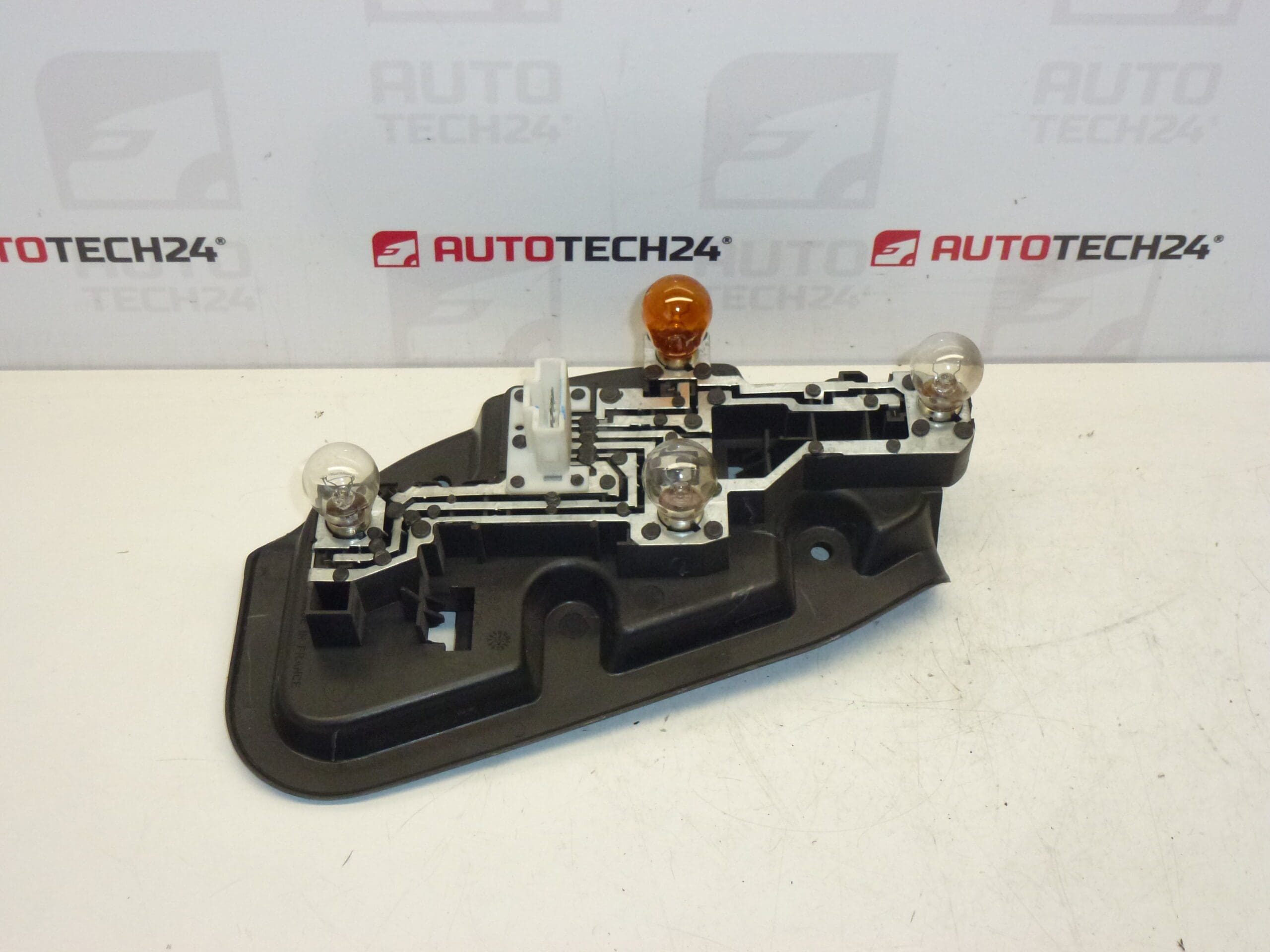 Soclu bec lampa stanga spate Citroën C5 sedan