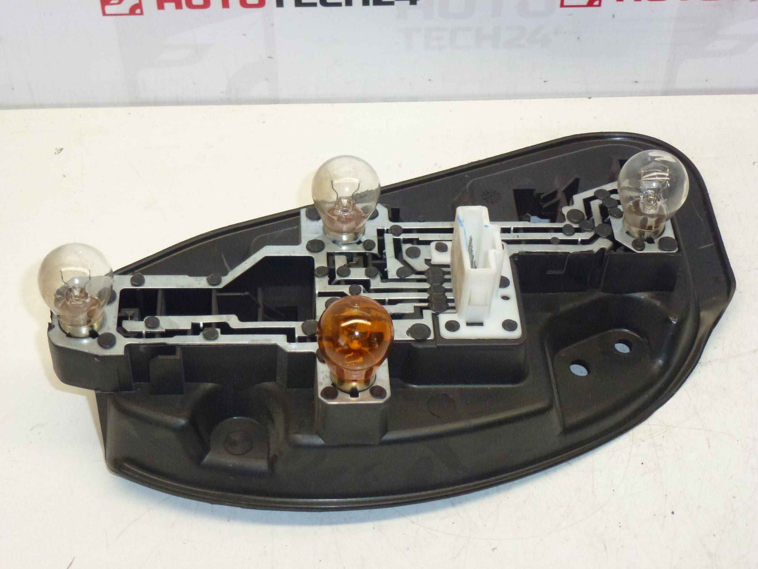 Soclu bec lampa stanga spate Citroën C5 sedan