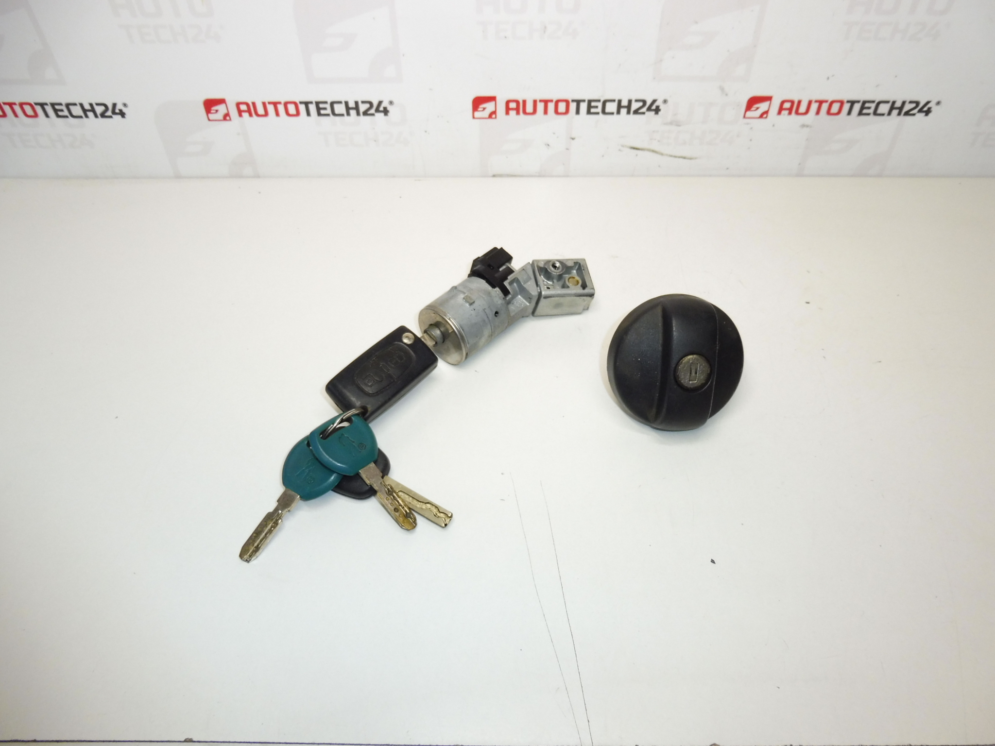 Cutie comutatoare, capac rezervor si 2 chei Citroën Peugeot 4162KF 4162XT