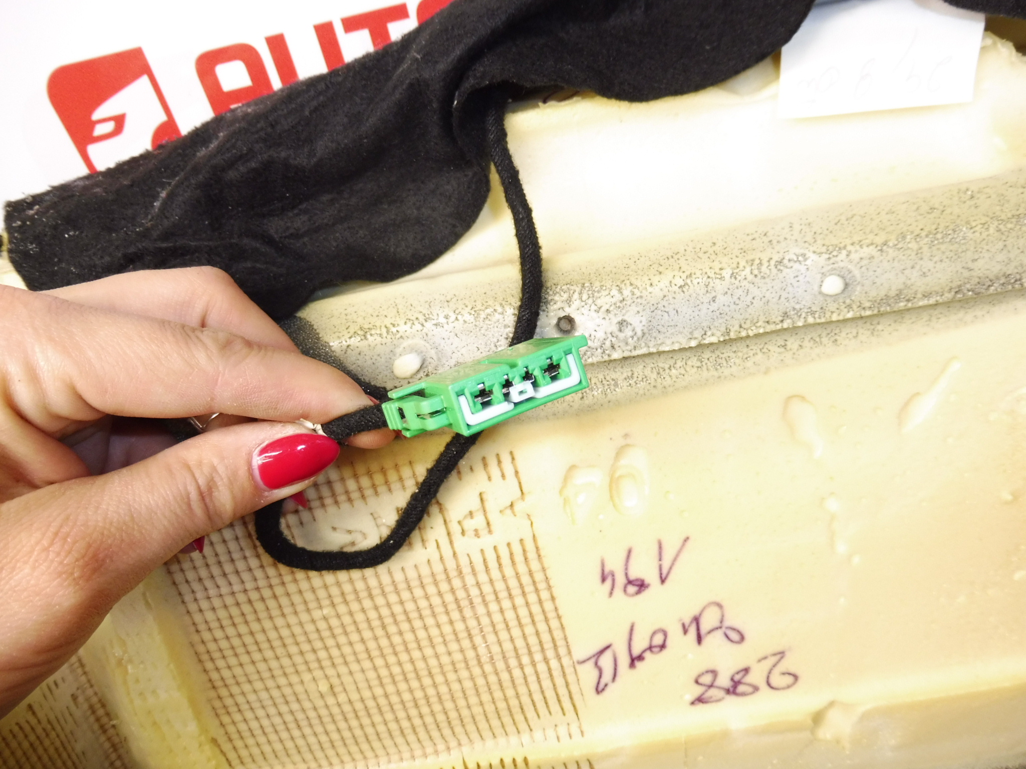 Husa scaun șofer încălzită Peugeot 308 16104799EY