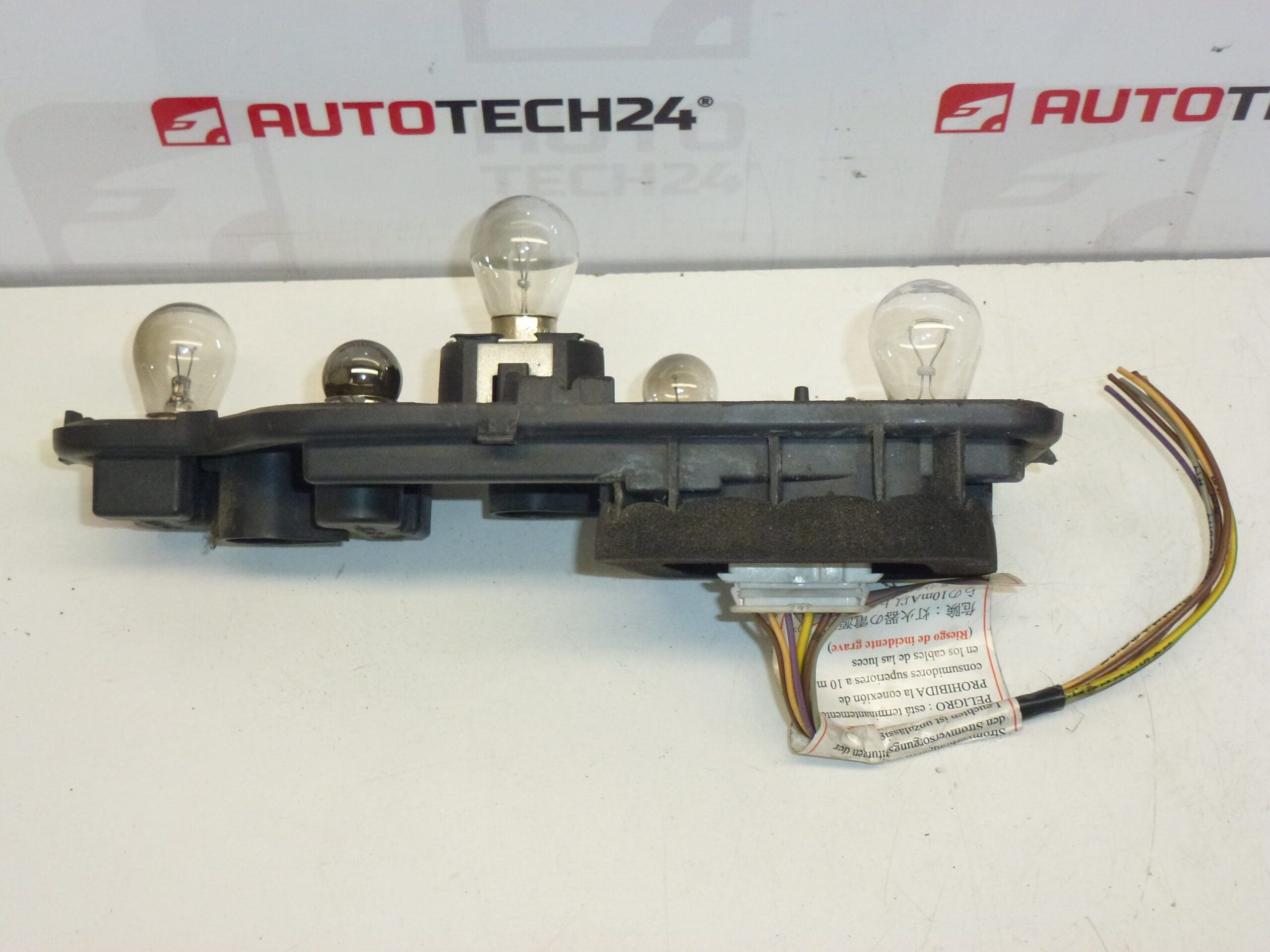 Soclu pentru lampă stânga spate Peugeot 307 SW 6350X2 6350X3