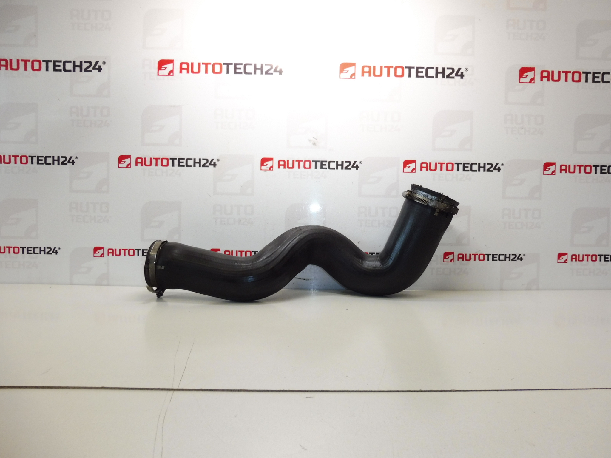 Conexiune aer pentru schimbător Citroën Peugeot 2.0 și 2.2 HDI 0382W8