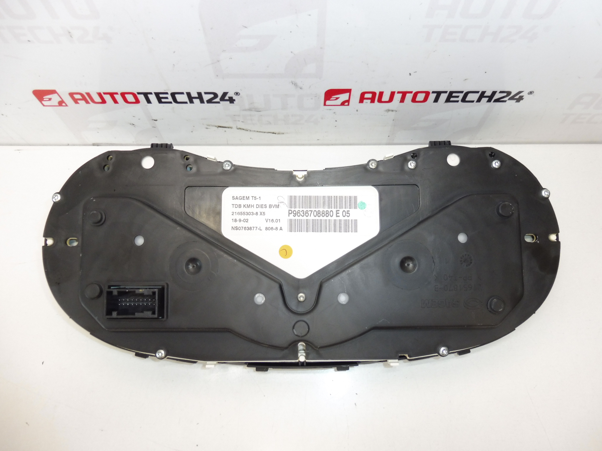 Vitezometru Peugeot 307 kilometraj 330000 km 9636708880 6104R2