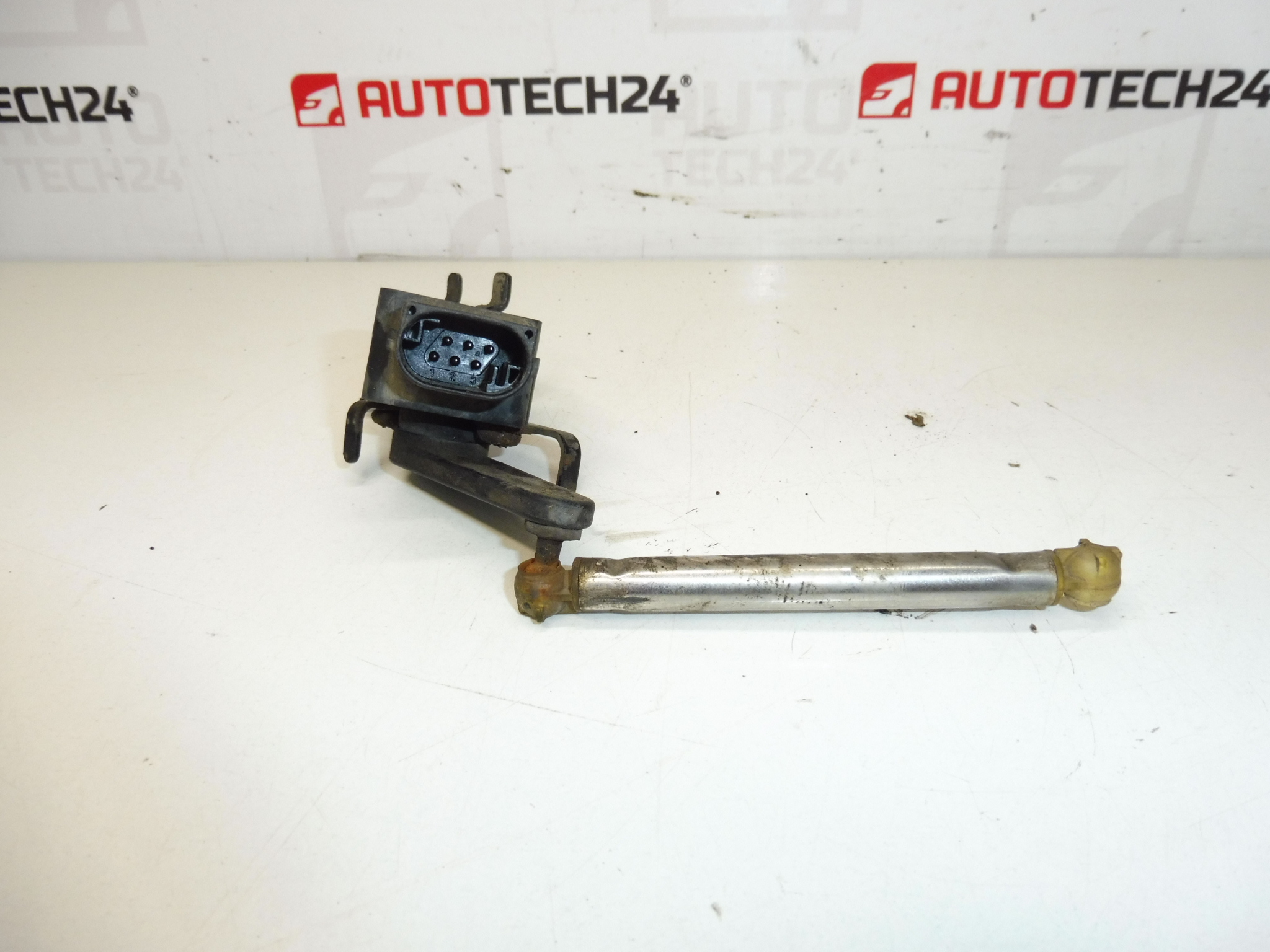 Senzor de inaltime Peugeot 307 1307213000 6224J4