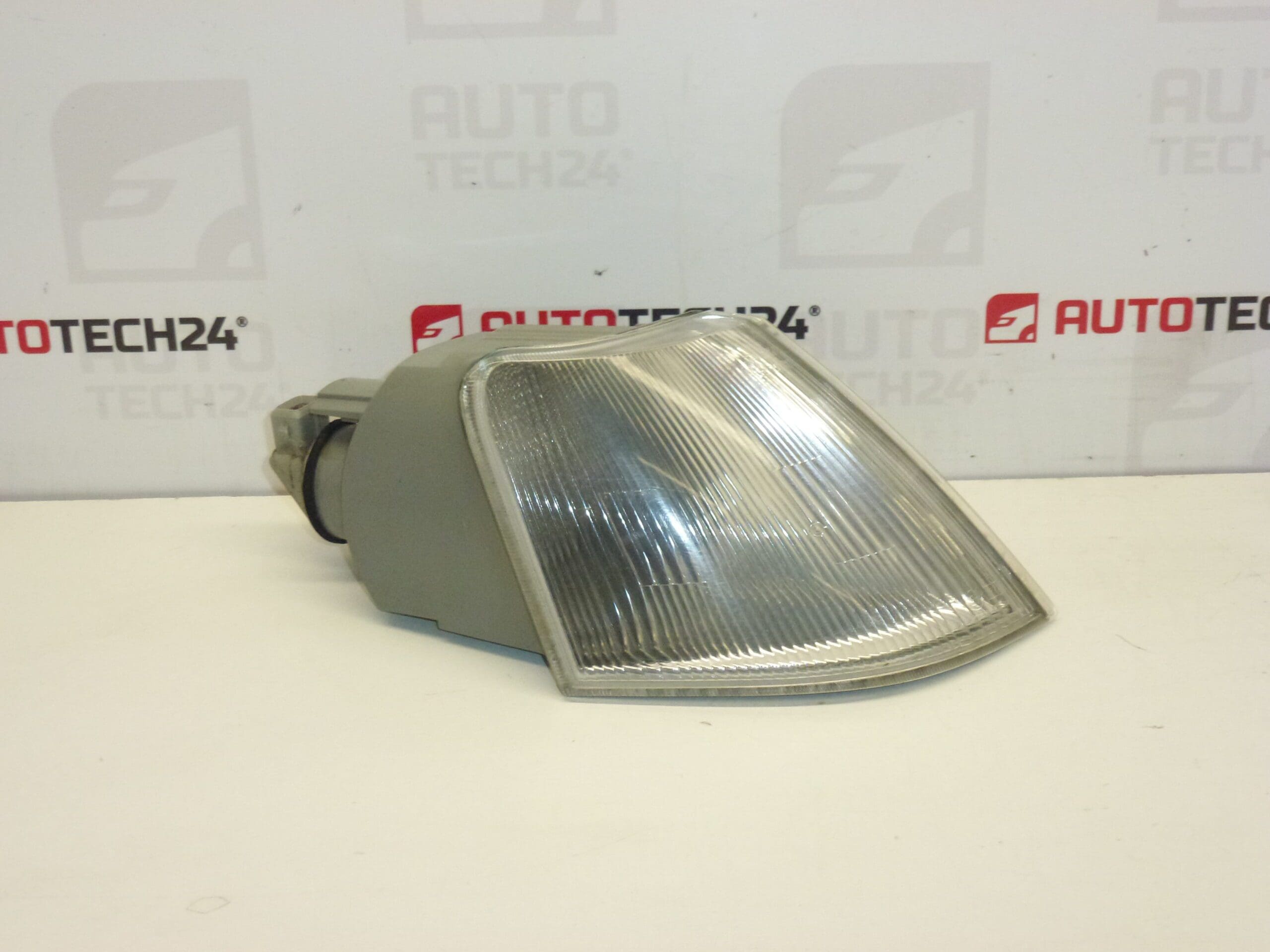 Semnalizator dreapta fata Citroën Xantia 630370