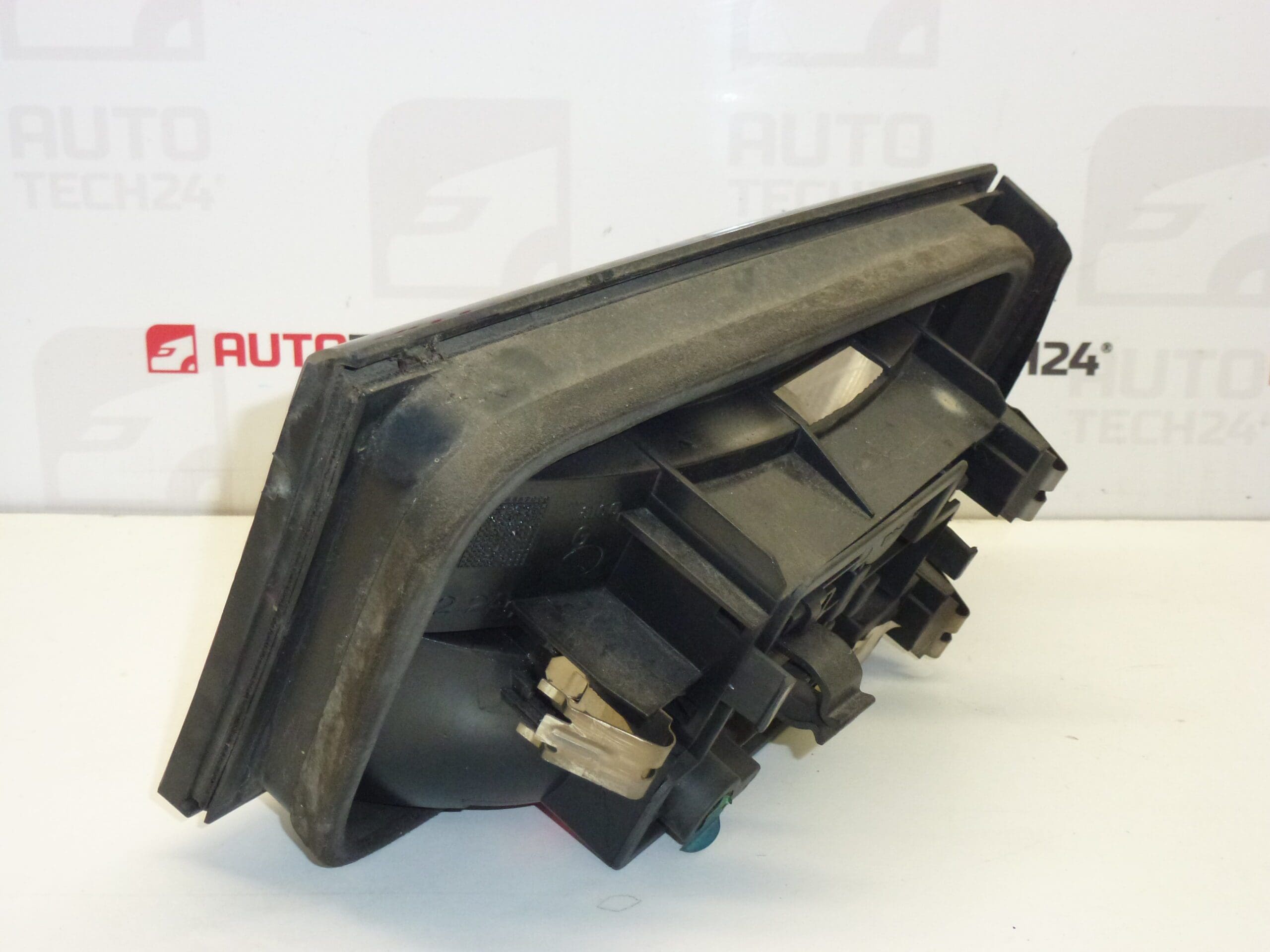 Capac lampă spate stânga Citroën Xantia 6350J9