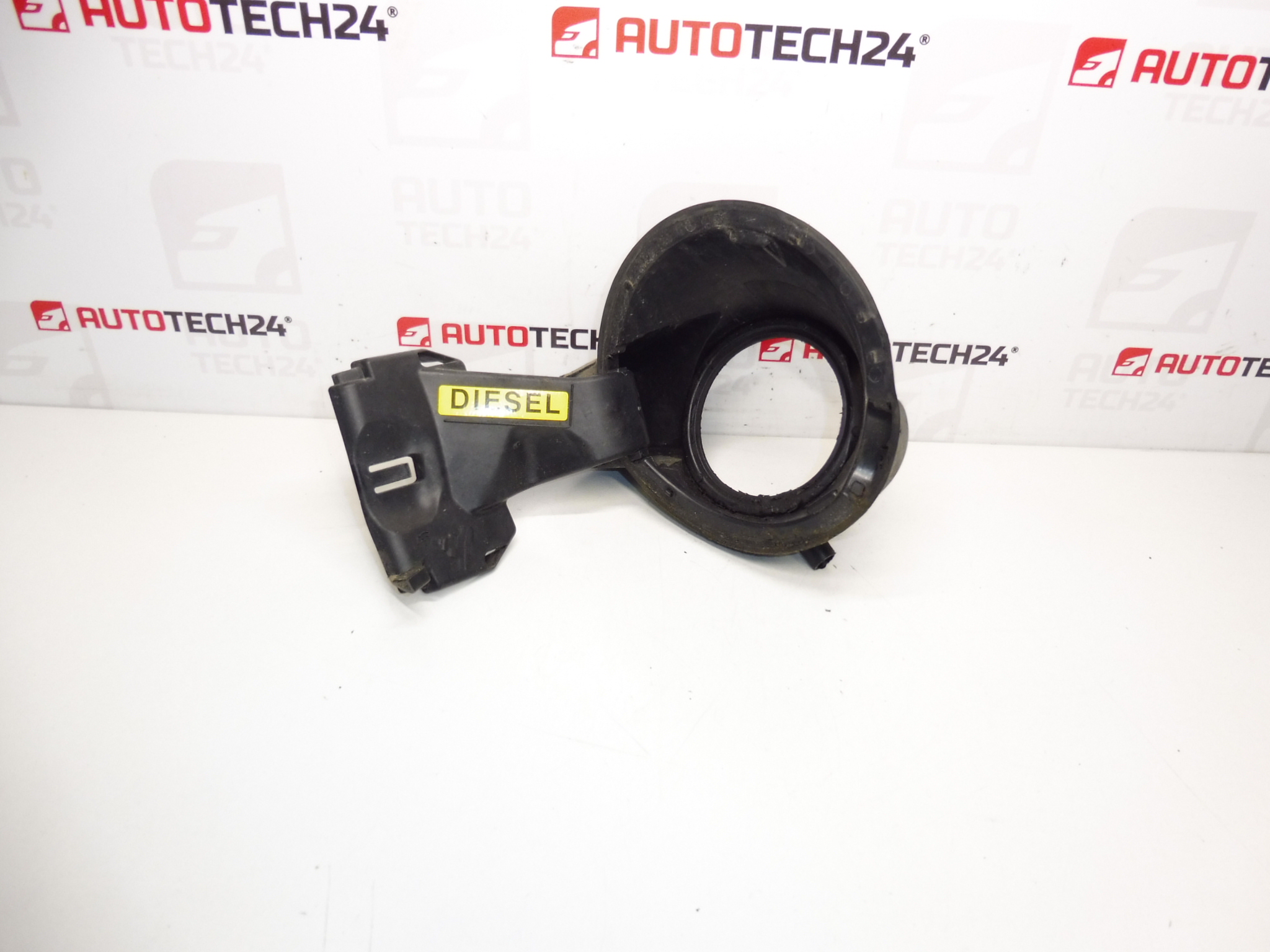 Gât de umplere rezervor combustibil Peugeot 5008 9684078380 1517E7