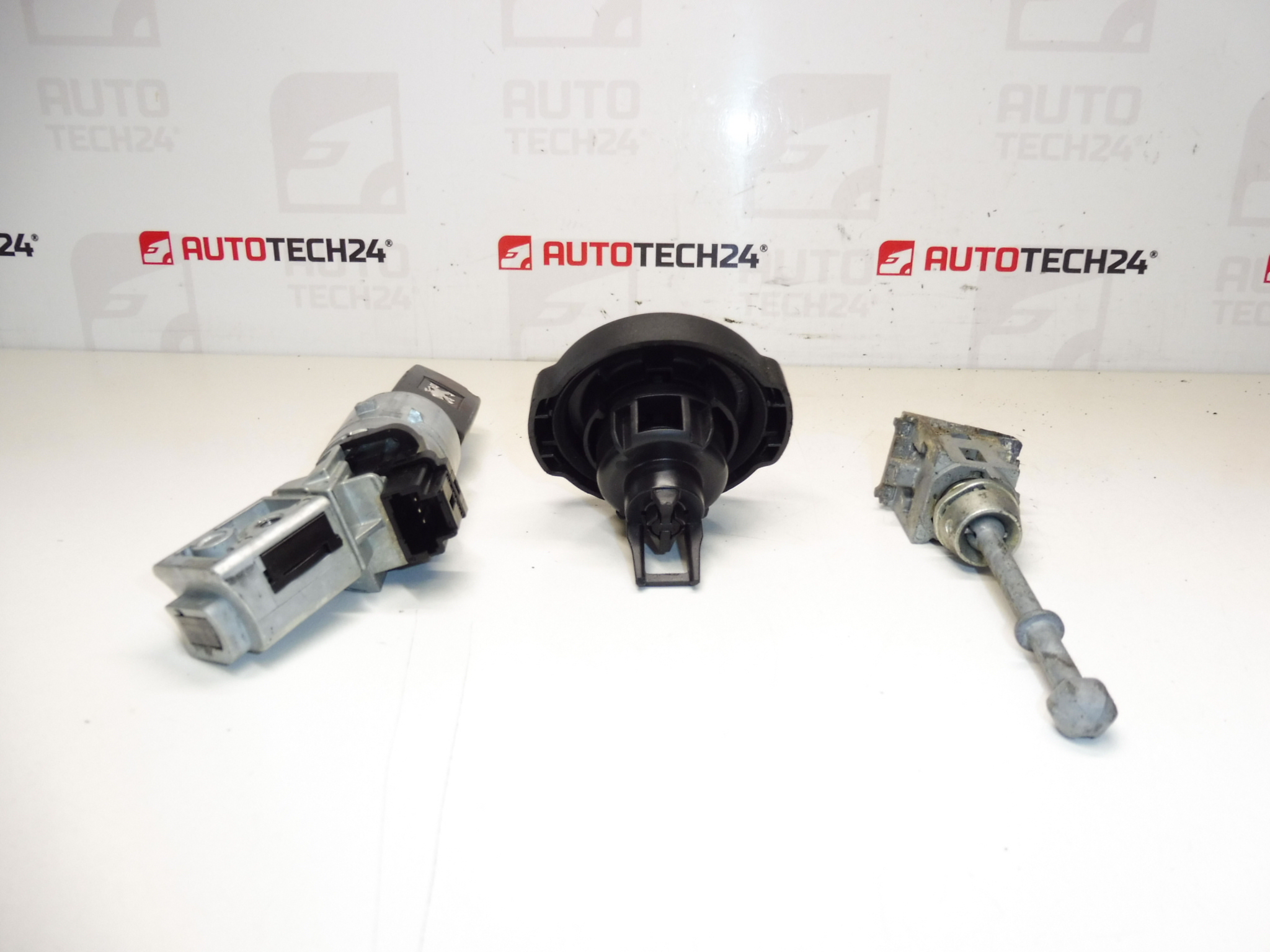 Set de blocare cu o cheie Peugeot 3008 5008 4162SX 4162KF 4162XT