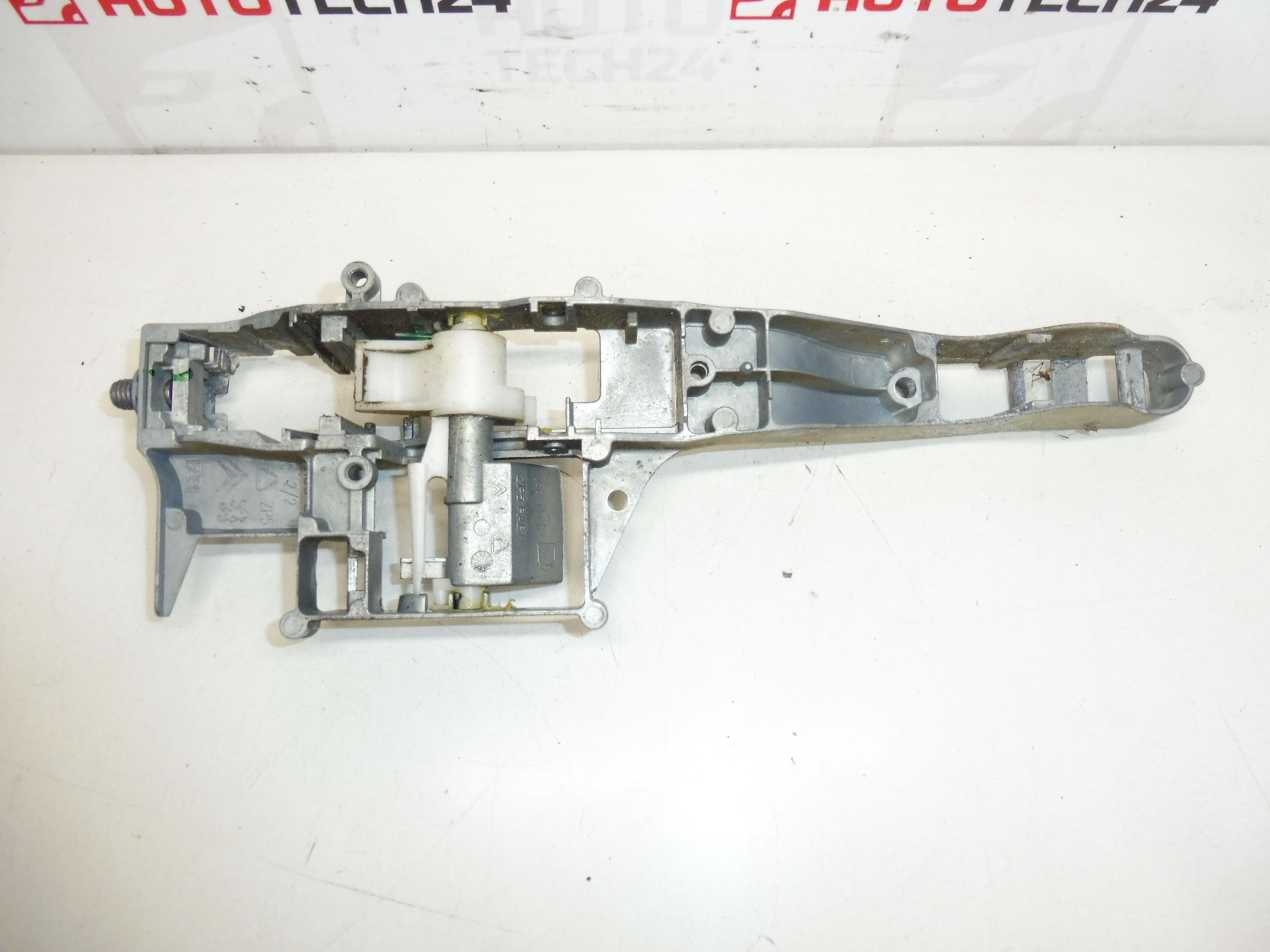 Fixare maner portiera spate dreapta Citroën C3 Picasso Peugeot 207 910969