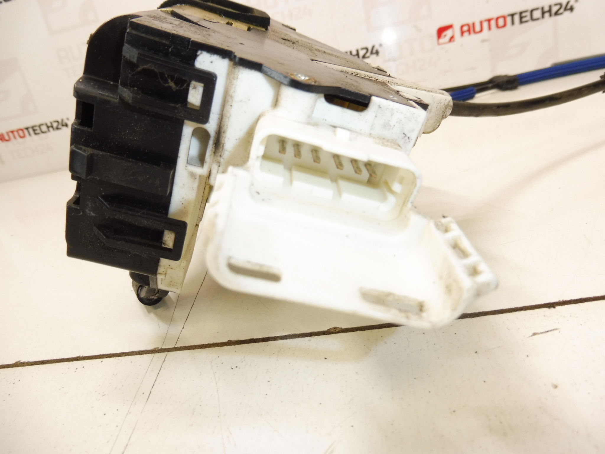 Inchidere portiera sofer Peugeot 1007 9681334380 9660701180 9135AE