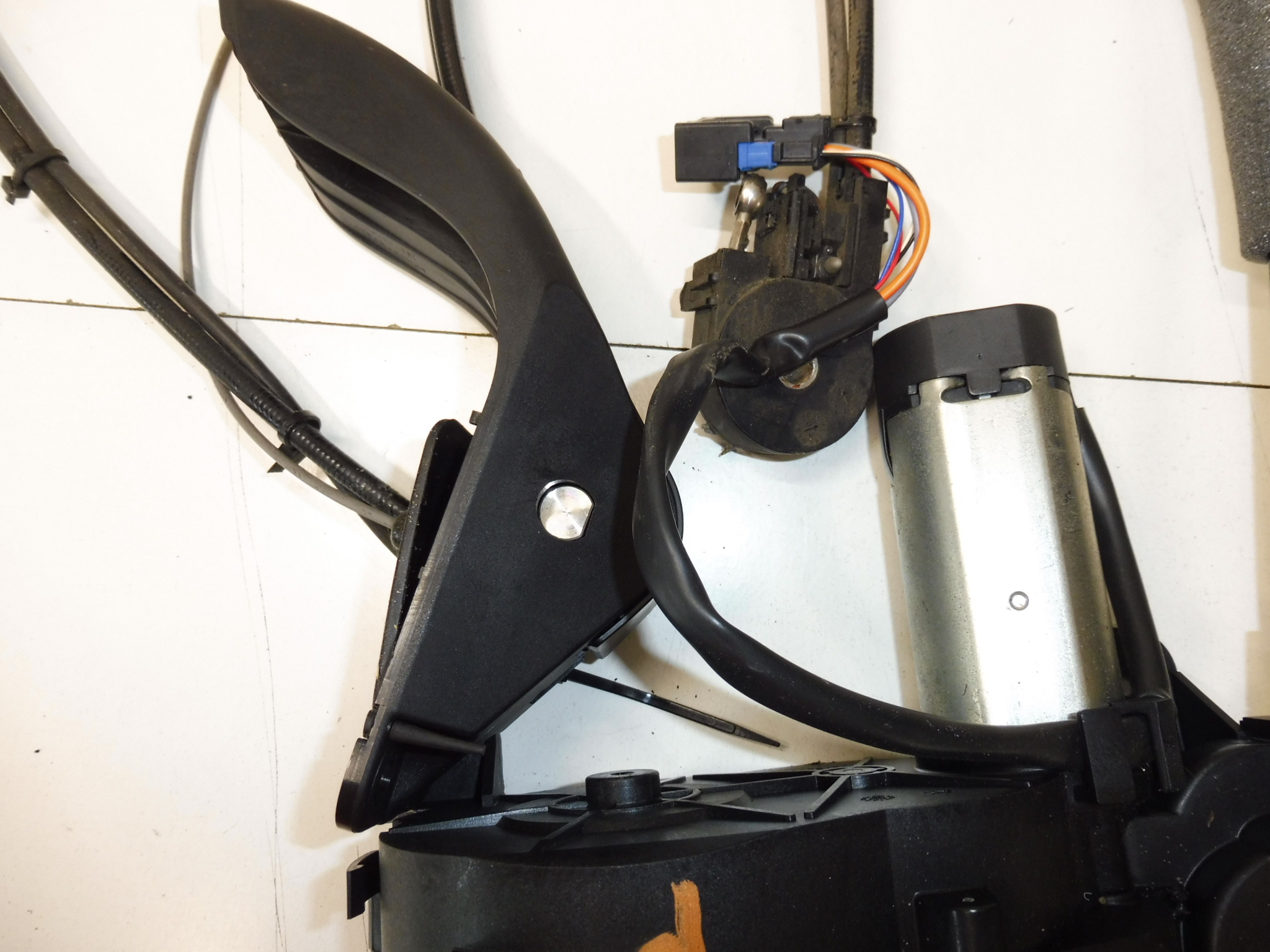 Peugeot 1007 pasager electric drive 9680508080 9138E0 9138C8