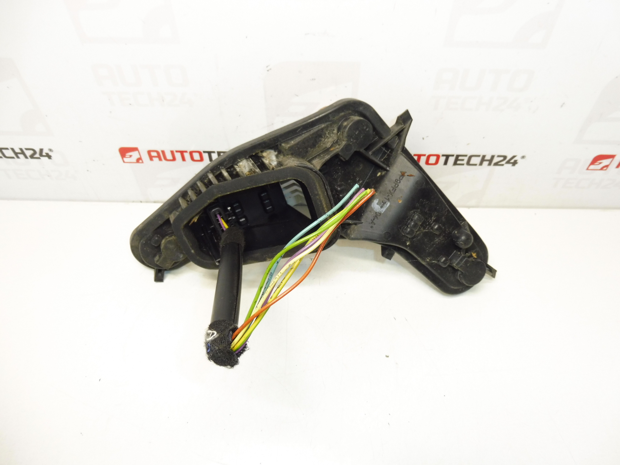 Soclu bec lampă spate dreapta Peugeot 207 9686565980 6351HQ