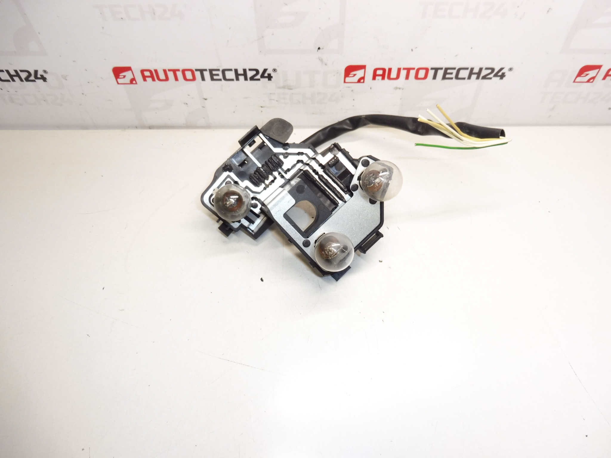 Soclu lampa dreapta spate cu cablaj Peugeot 206 CC 6351S1