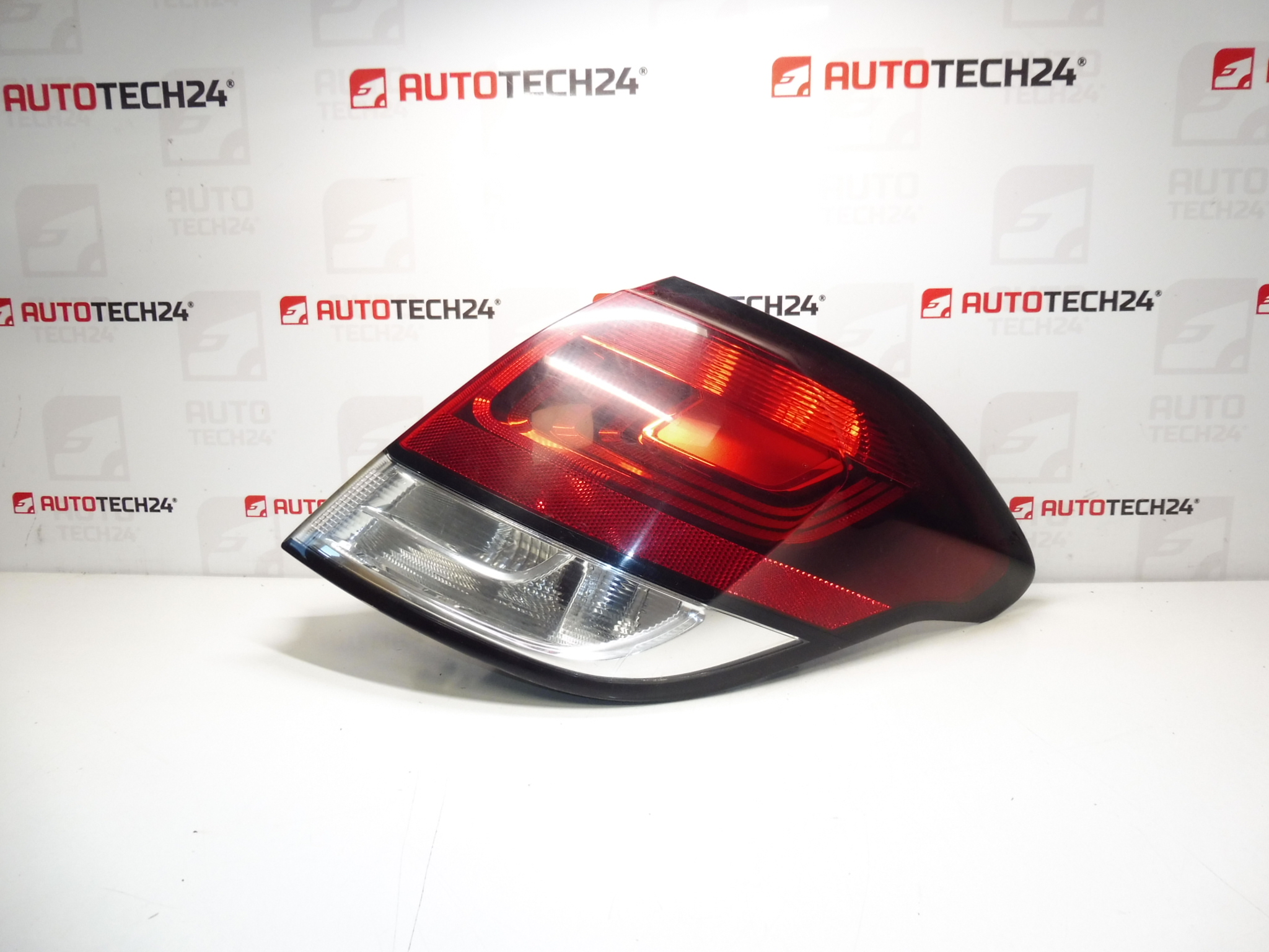 Lampa dreapta spate exterior Citroën C4 II 9808624380 9808624580