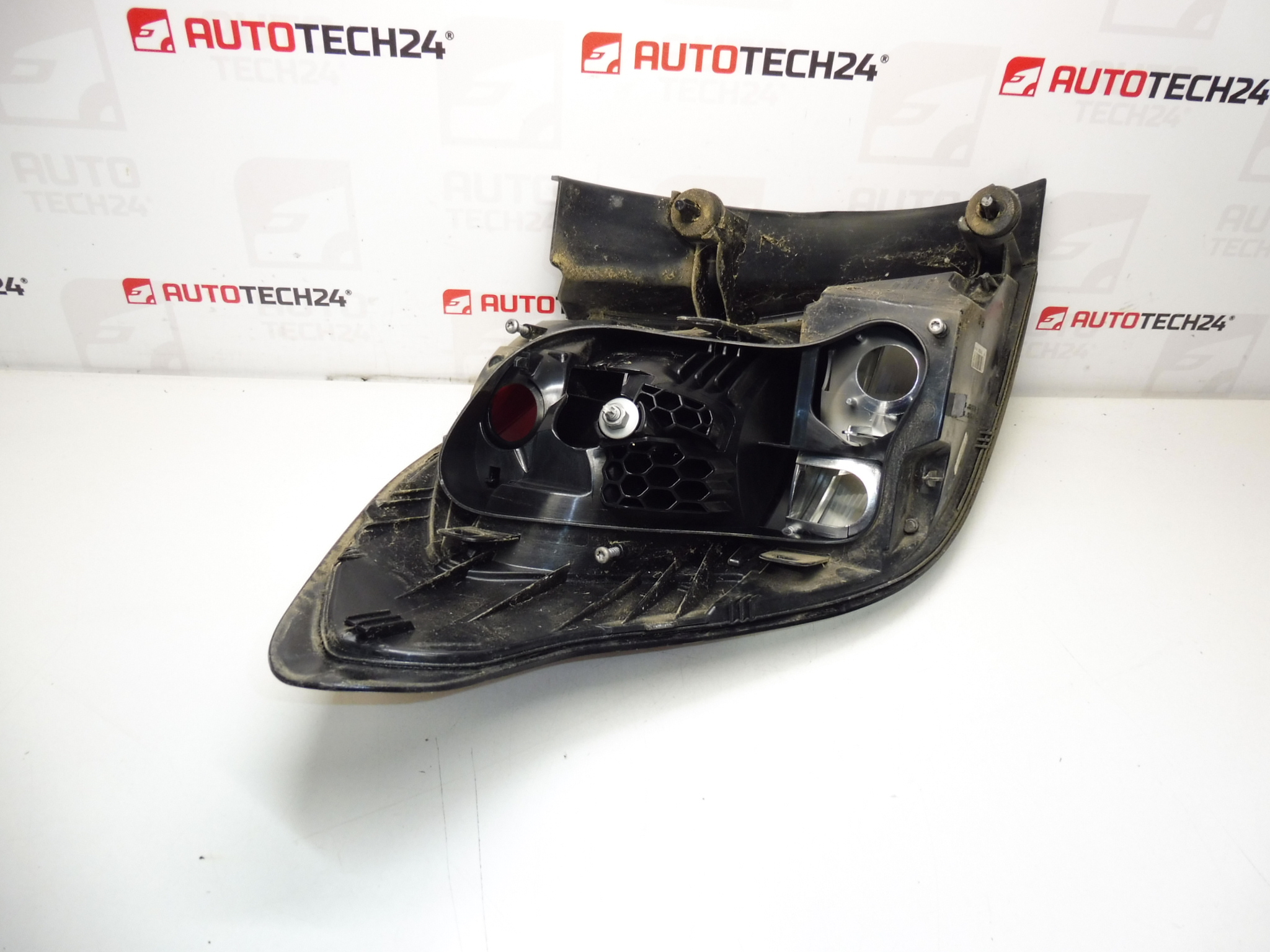Lampa dreapta spate exterior Citroën C4 II 9808624380 9808624580