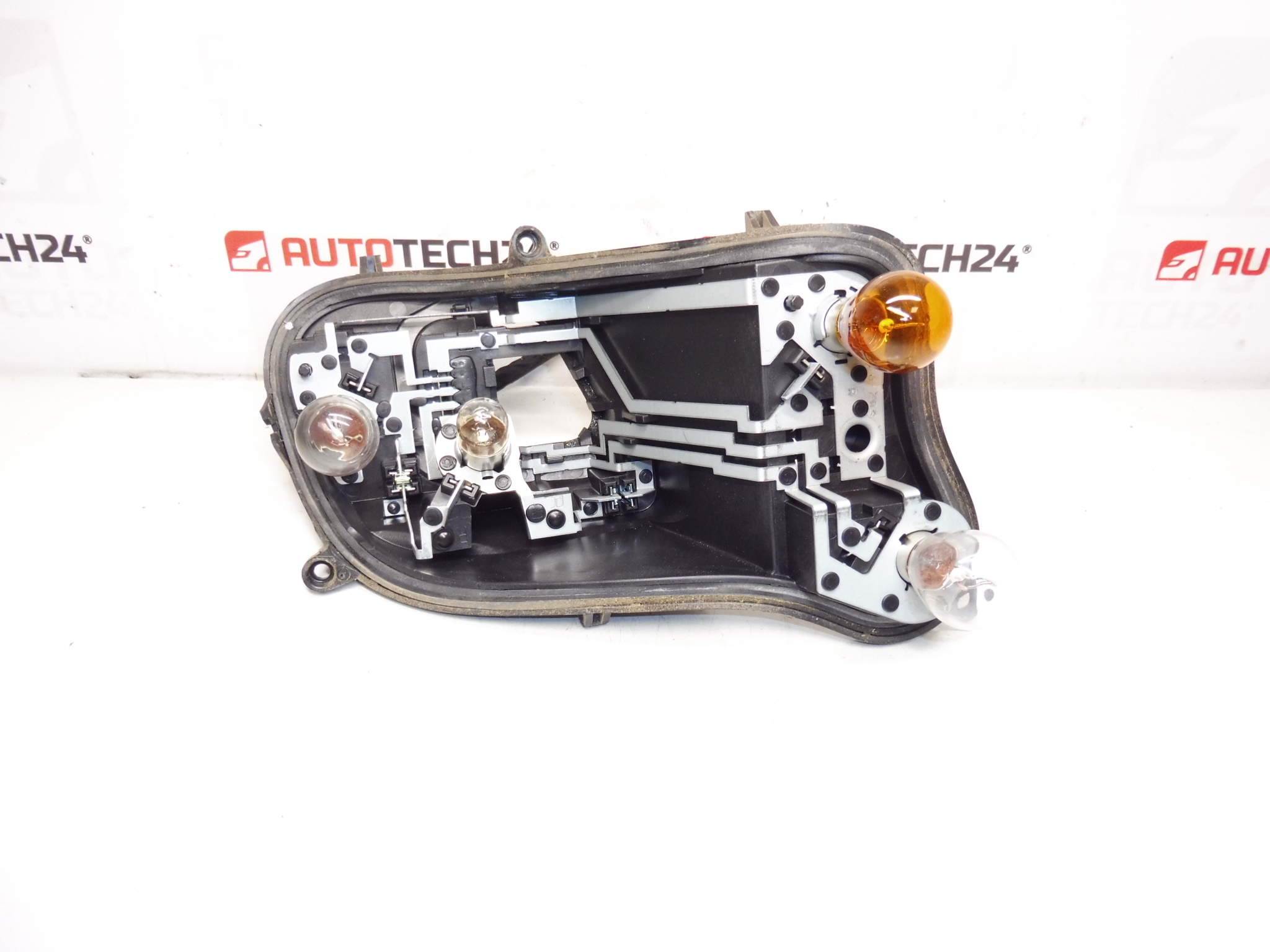 Baza lumina spate dreapta exterioara Citroën C4 II 9808624380 9808624580
