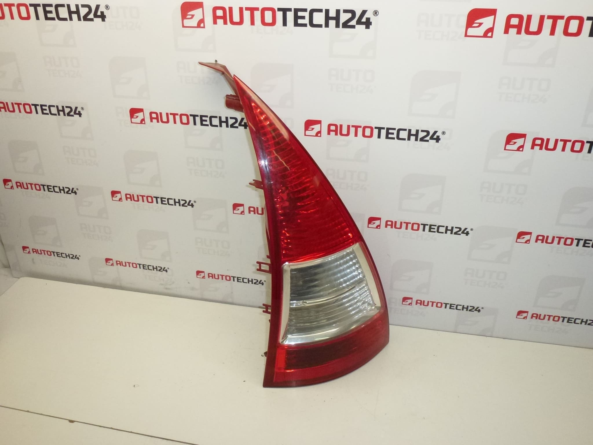 Lampa spate stanga Citroën C3 din 2005 6350X5