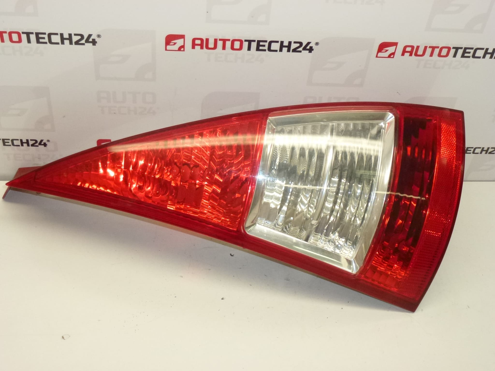 Lampa spate stanga Citroën C3 din 2005 6350X5