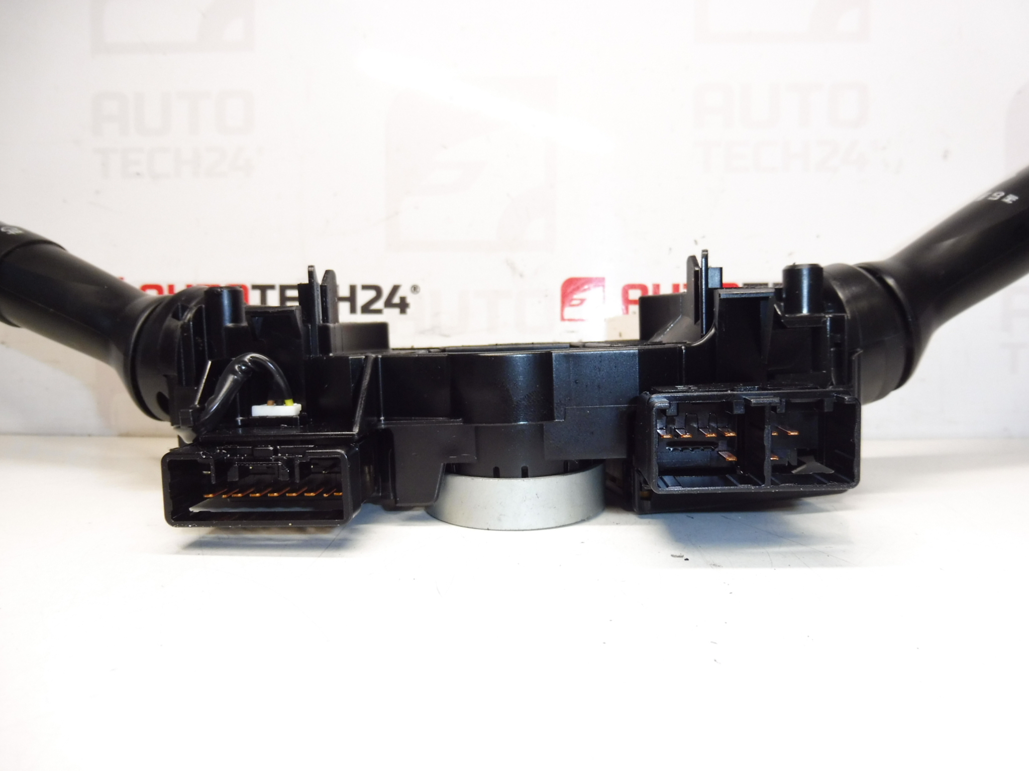 Șoferi sub volan Citroën C1 Peugeot 107 6239SA B000612880