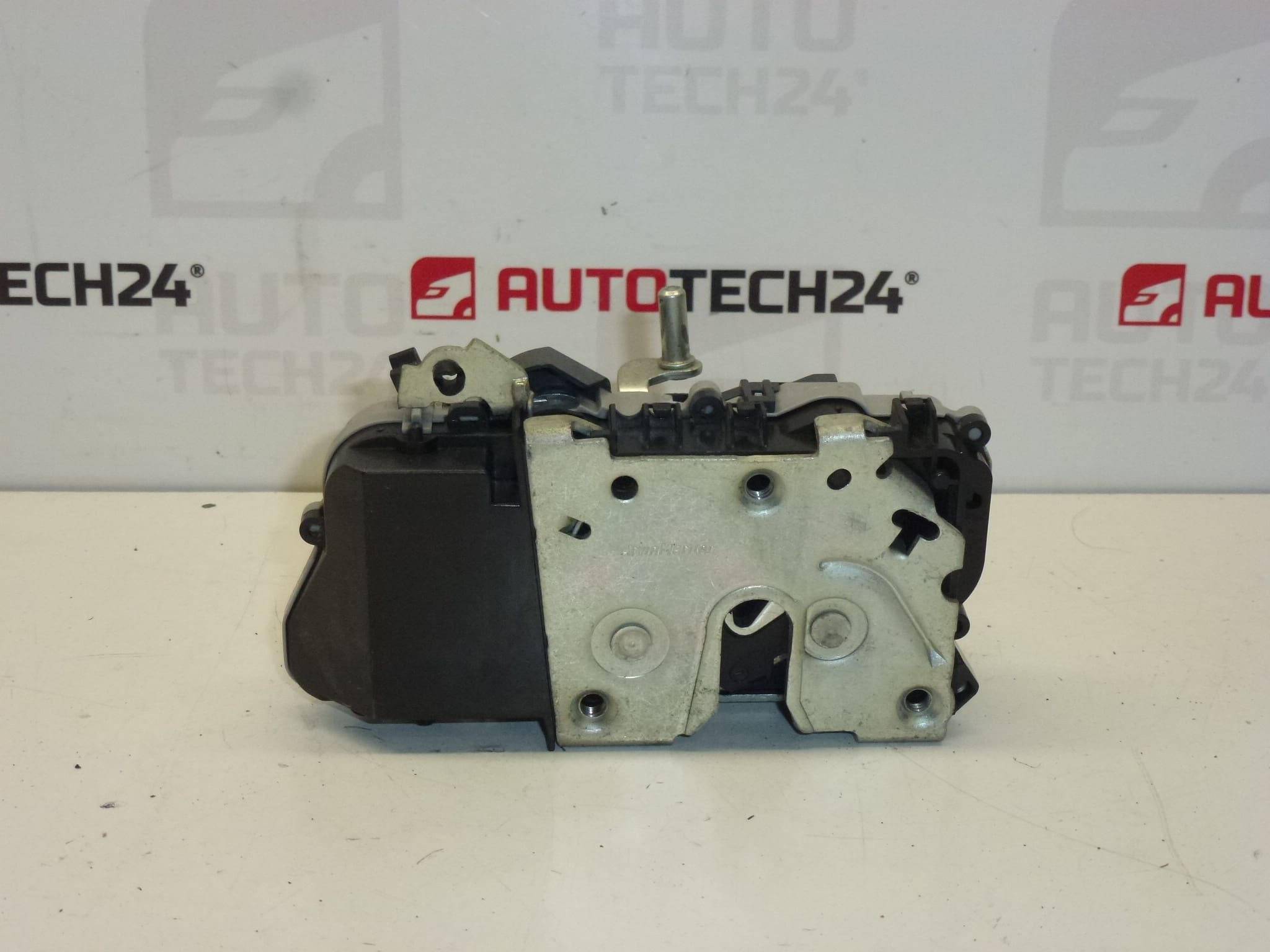 Inchidere portiera fata dreapta Citroën Xsara Picasso conector oval 9136J3